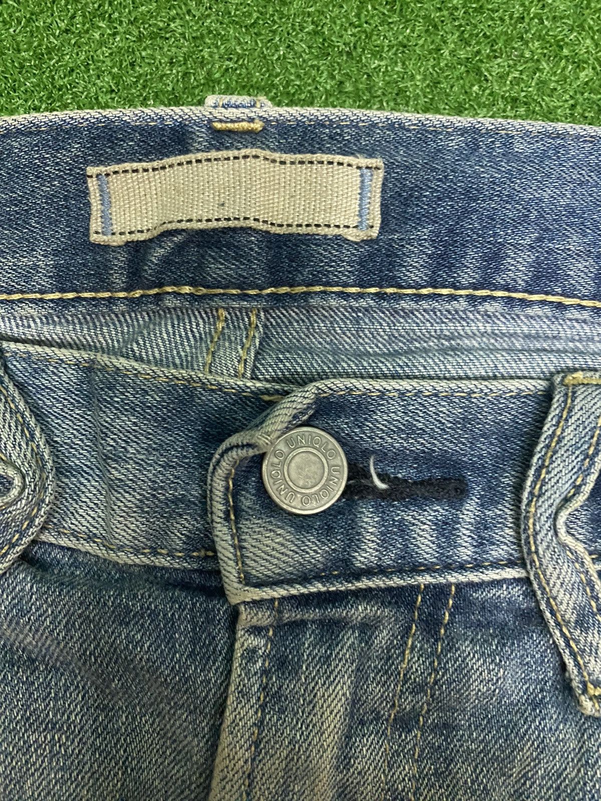 Japanese Brand DISTRESSED UNIQLO SELVAGE DENIM SIZE 30 Size US 30 / EU 46 - 3 Thumbnail