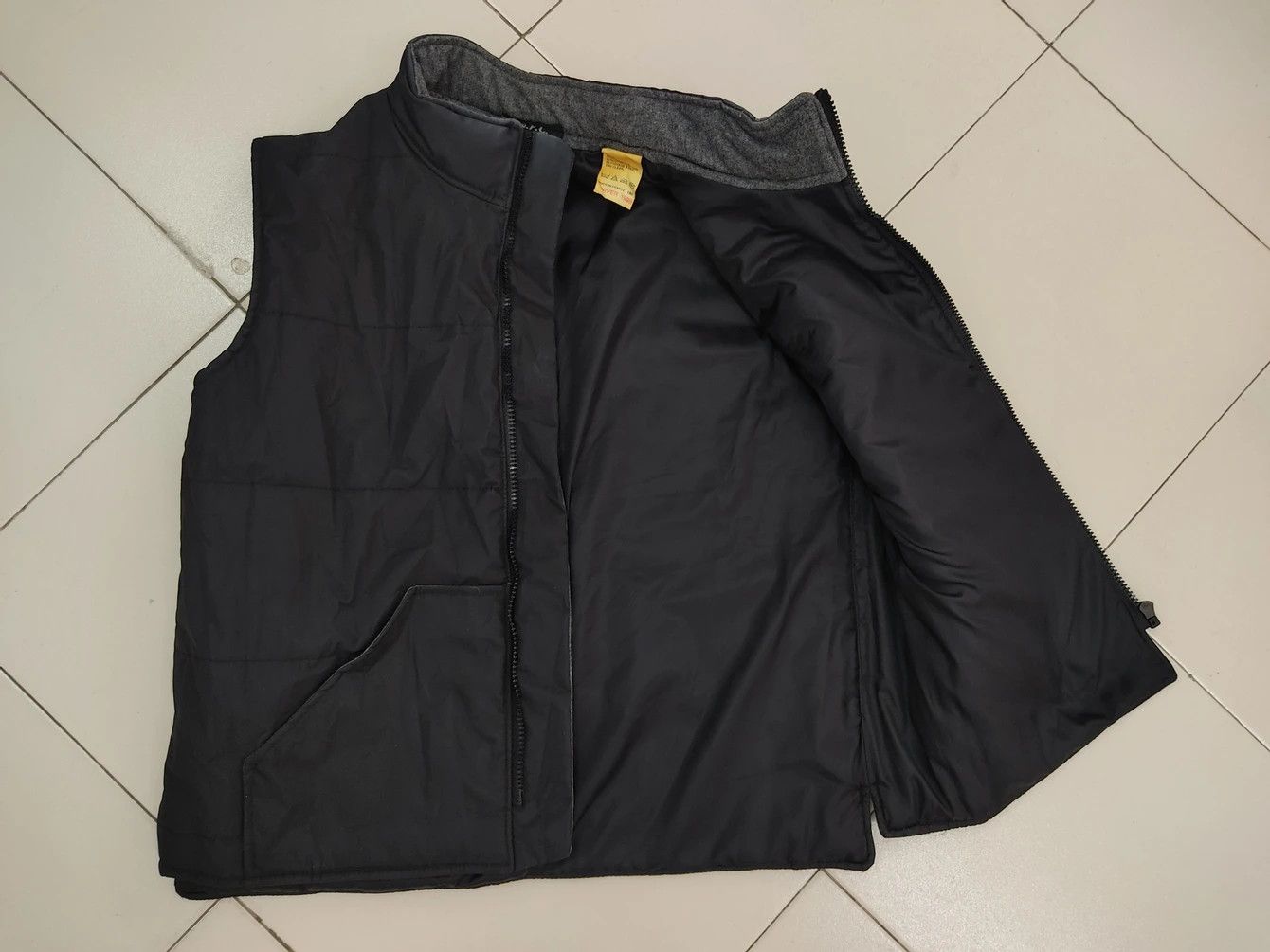 A.P.C. Vintage A.P.C HIVER 1998 Made In France Black Vest Size US S / EU 44-46 / 1 - 10 Thumbnail