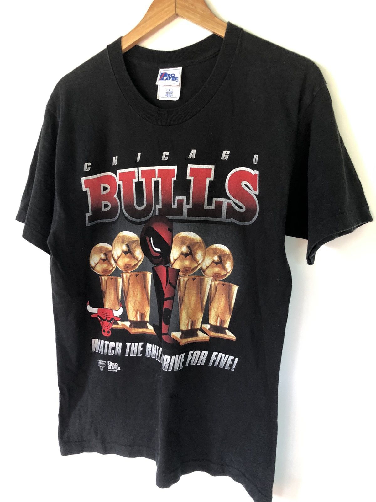 NBA SINGLE STITCH Chicago bull watch the bulls drive for five! Size US M / EU 48-50 / 2 - 3 Thumbnail