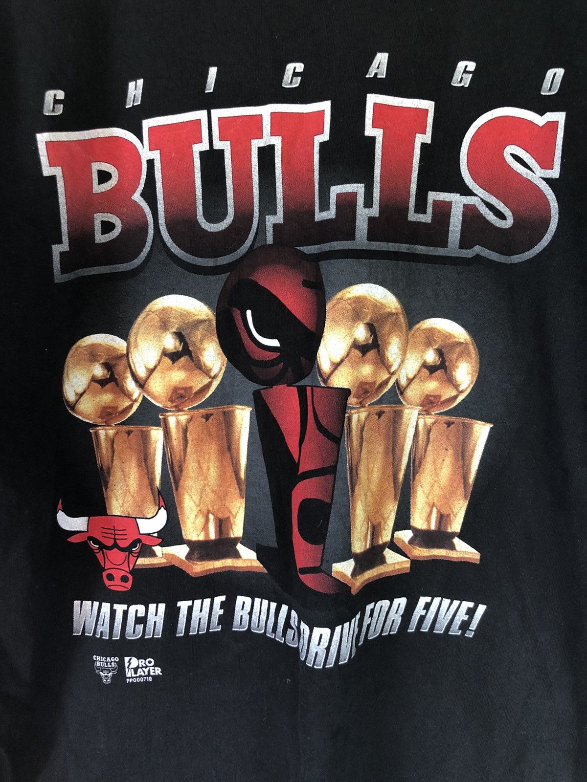 NBA SINGLE STITCH Chicago bull watch the bulls drive for five! Size US M / EU 48-50 / 2 - 5 Thumbnail
