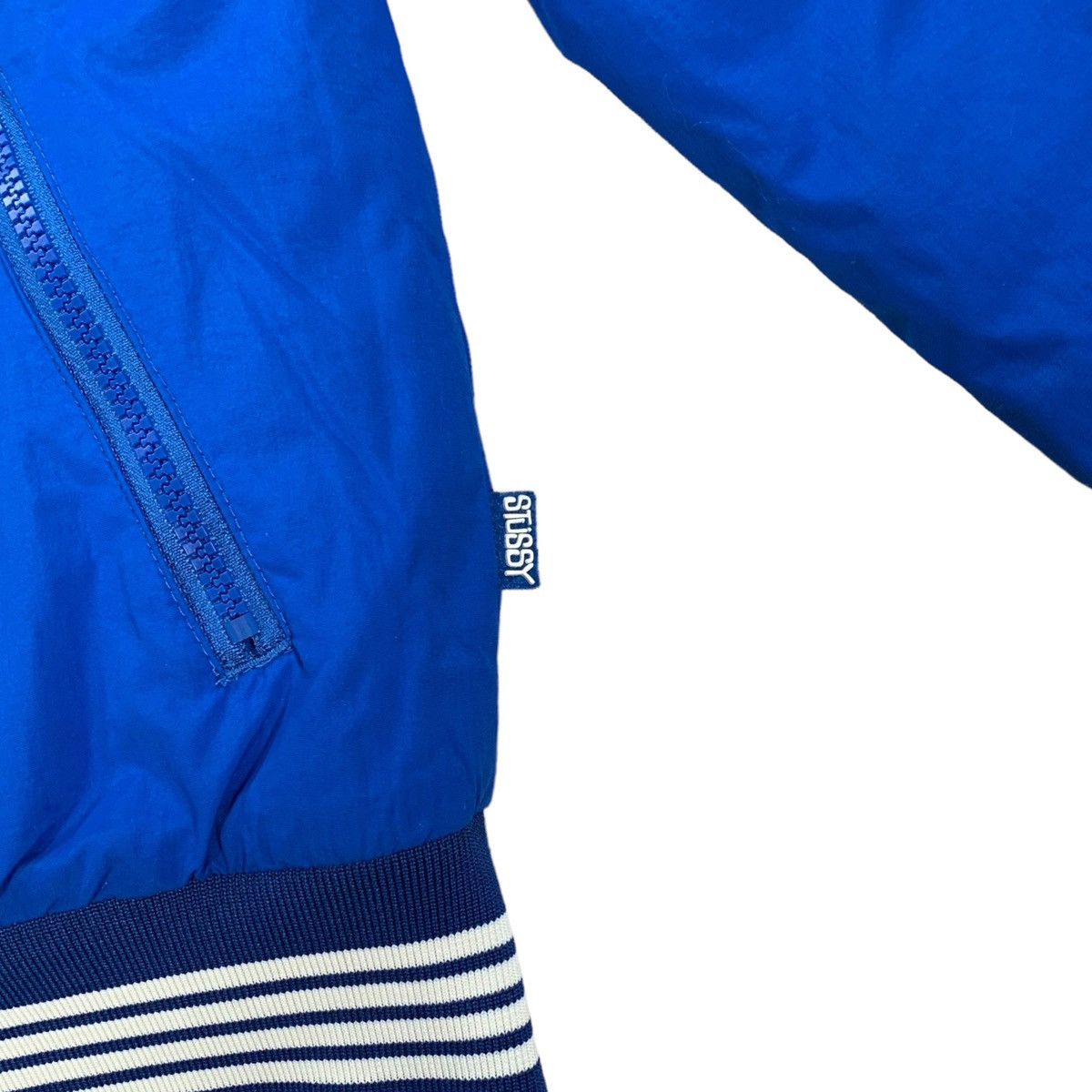 Stussy Vintage Stussy Blue White Fleece Lined Zip Up Puffer Jacket Size US XL / EU 56 / 4 - 2 Thumbnail