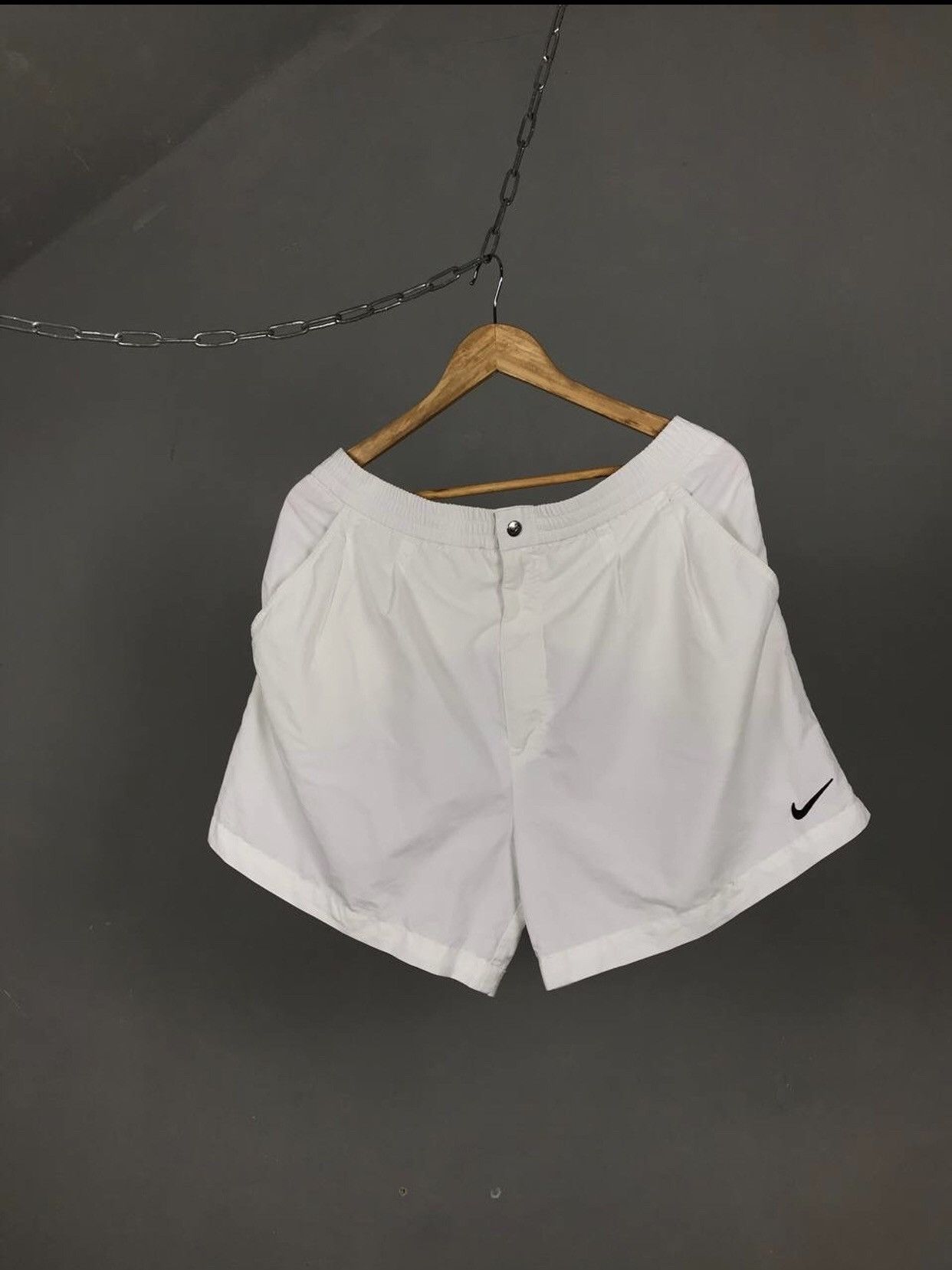 Nike Nike swoosh streetwear vintage shorts Size US 34 / EU 50 - 1 Thumbnail