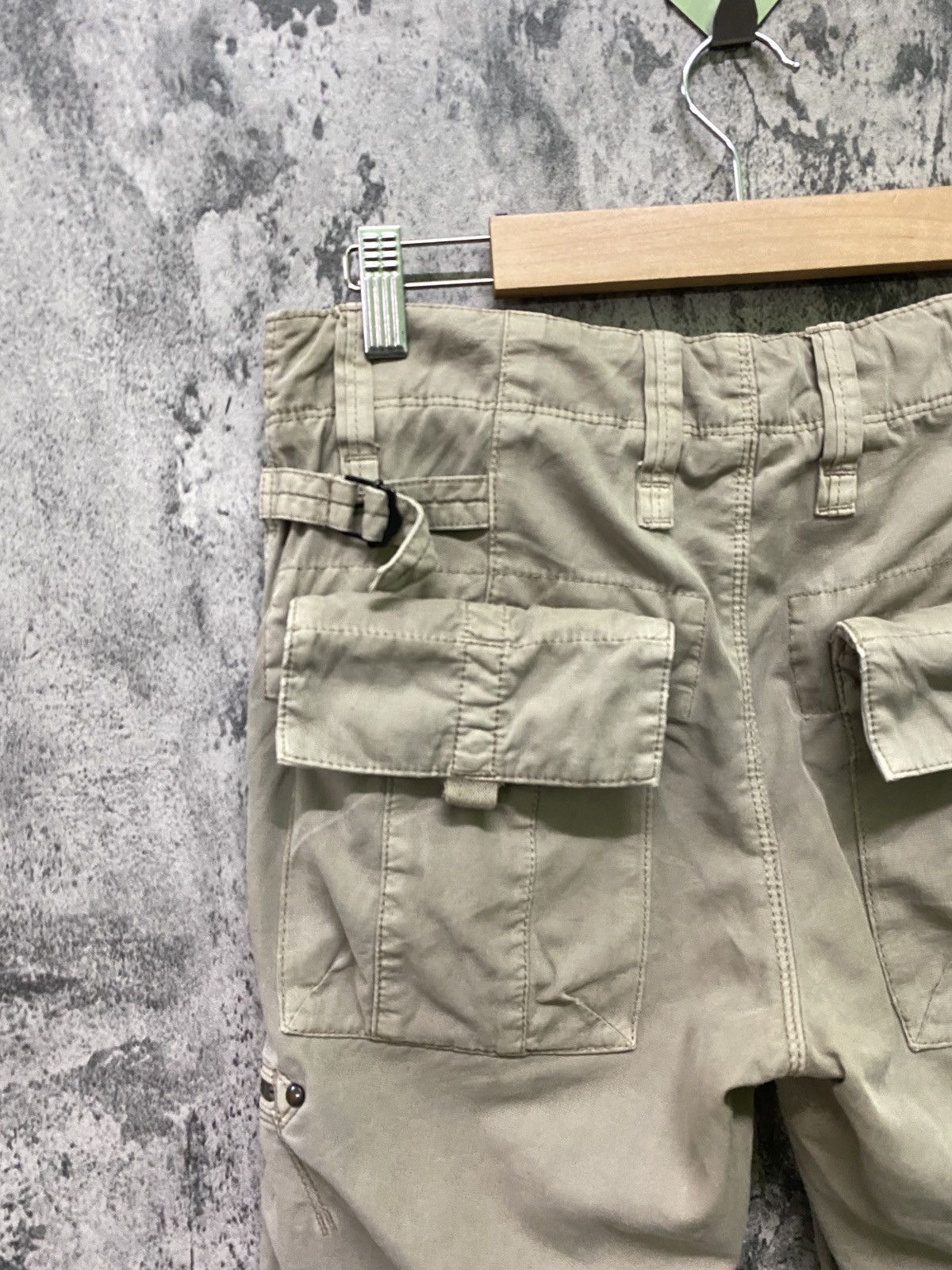 Japanese Brand × Uniqlo UNIQLO Cargo Pant Combat Distressed Tactical Parachute Pants Size US 30 / EU 46 - 15 Thumbnail