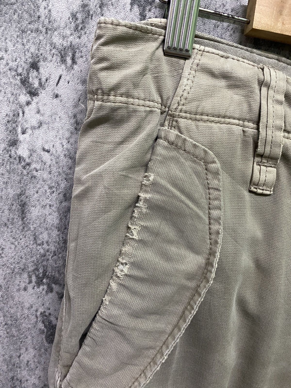 Japanese Brand × Uniqlo UNIQLO Cargo Pant Combat Distressed Tactical Parachute Pants Size US 30 / EU 46 - 10 Thumbnail