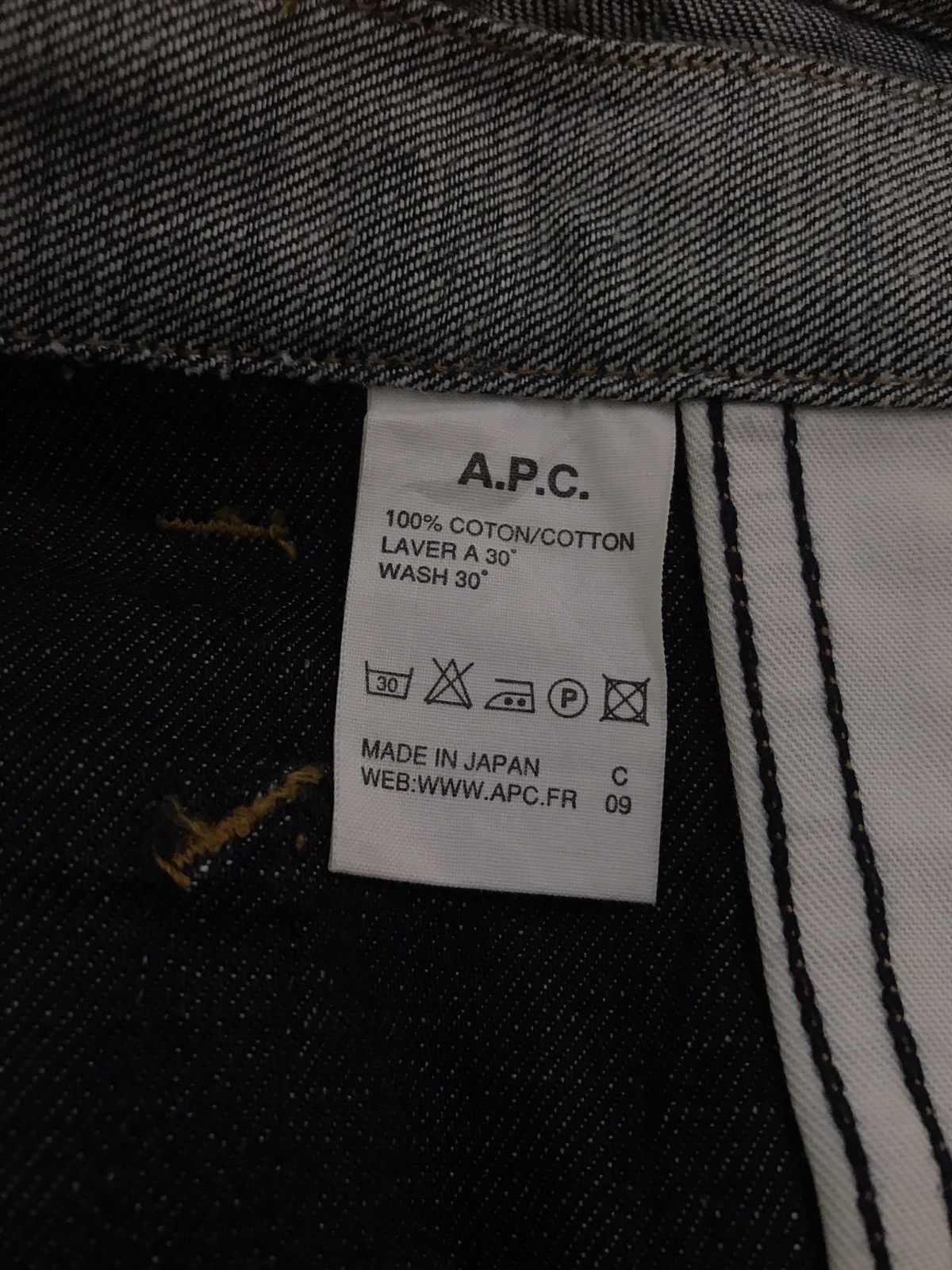 A.P.C. A.P.C Reverse Denim Pattern Button Jeans Size US 26 / EU 42 - 10 Thumbnail
