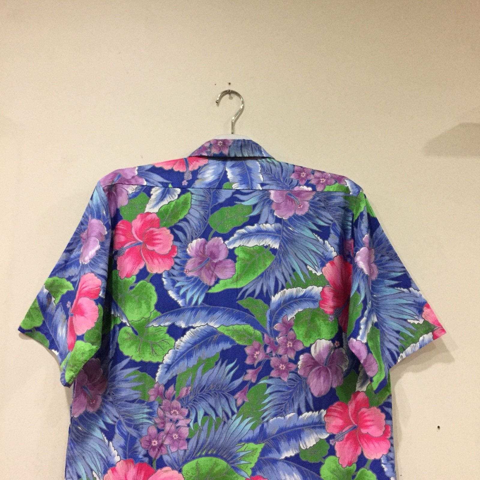 Japanese Brand HAWAII shirt botton up flowers design... hibiscus flowers.. Size US M / EU 48-50 / 2 - 10 Thumbnail