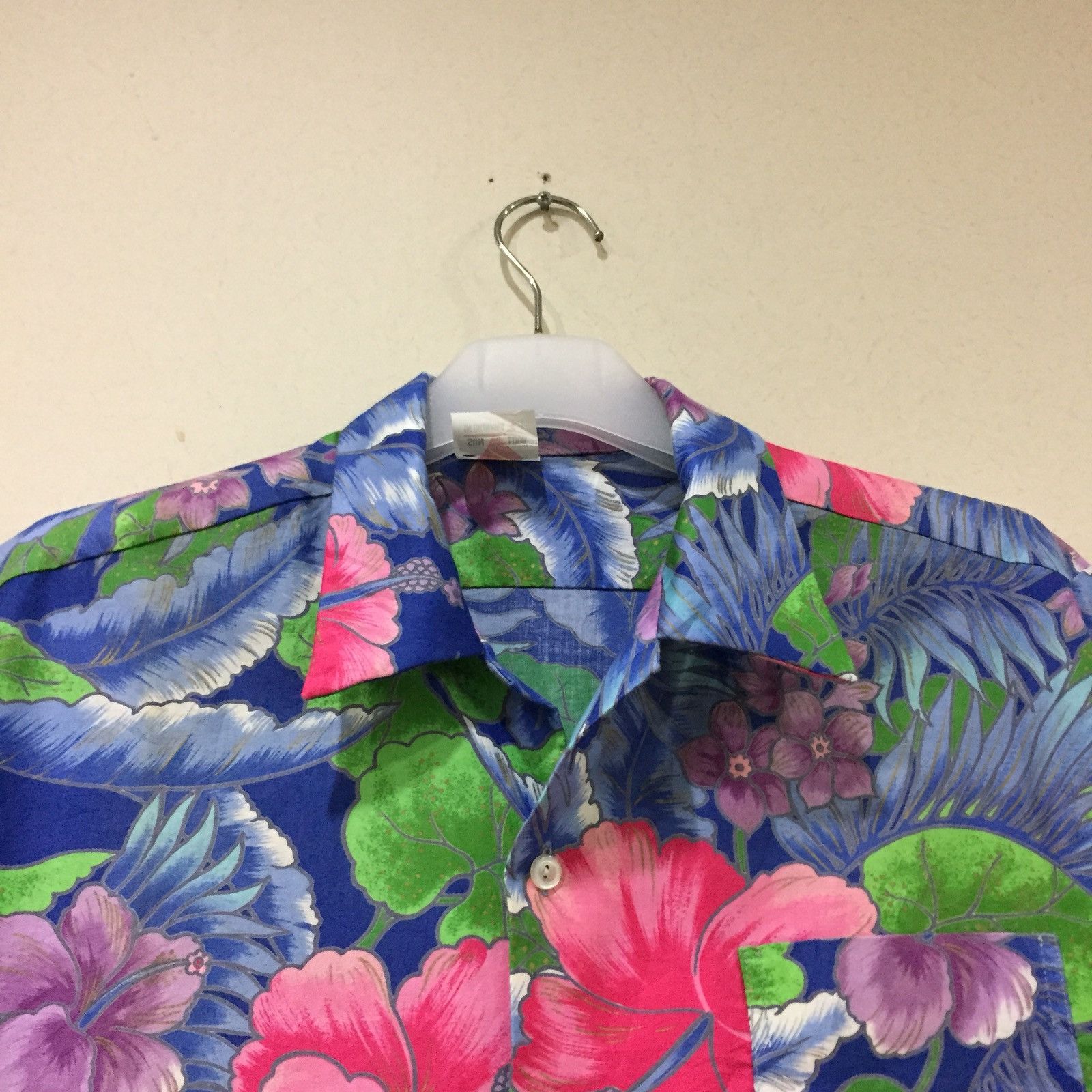 Japanese Brand HAWAII shirt botton up flowers design... hibiscus flowers.. Size US M / EU 48-50 / 2 - 5 Thumbnail