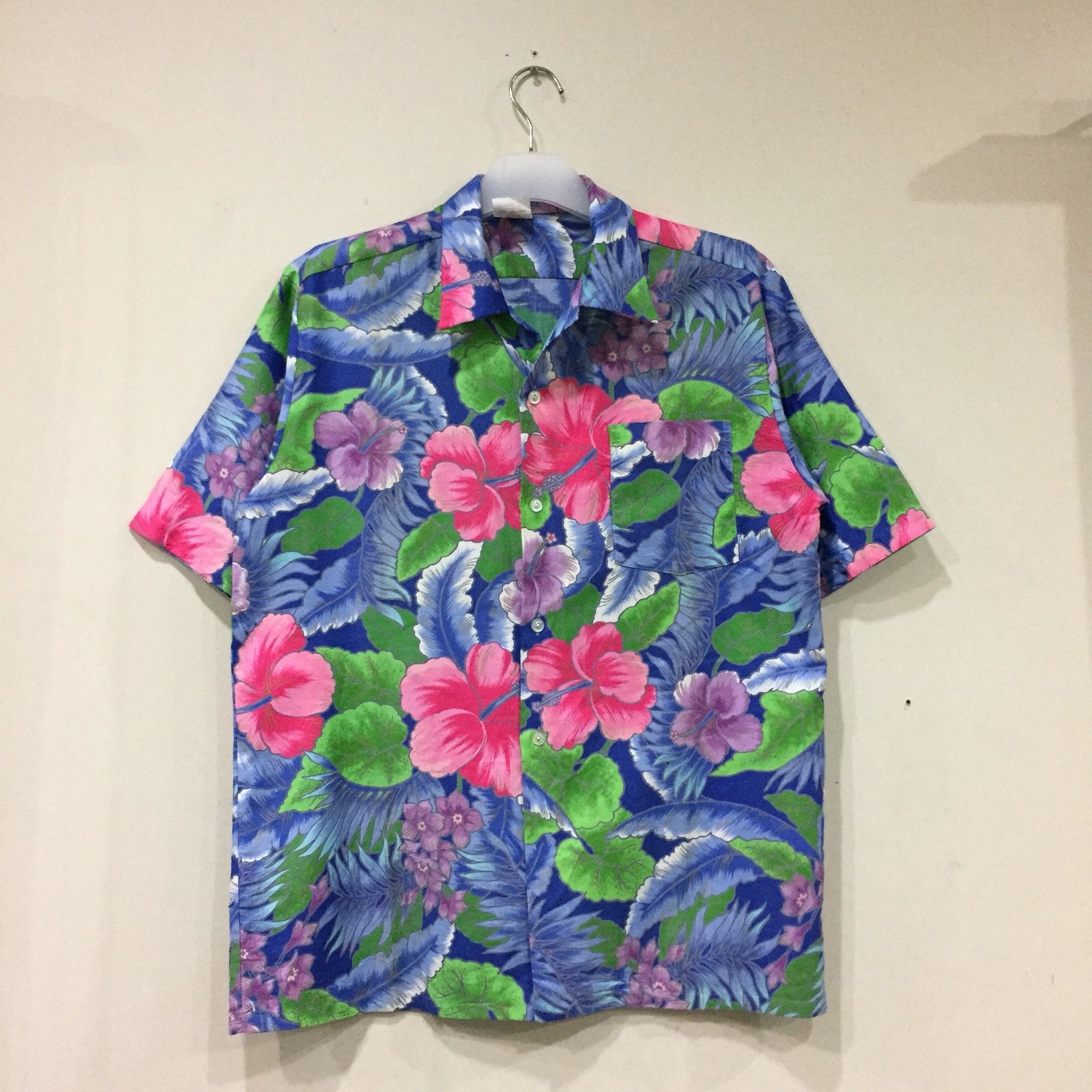Japanese Brand HAWAII shirt botton up flowers design... hibiscus flowers.. Size US M / EU 48-50 / 2 - 1 Thumbnail