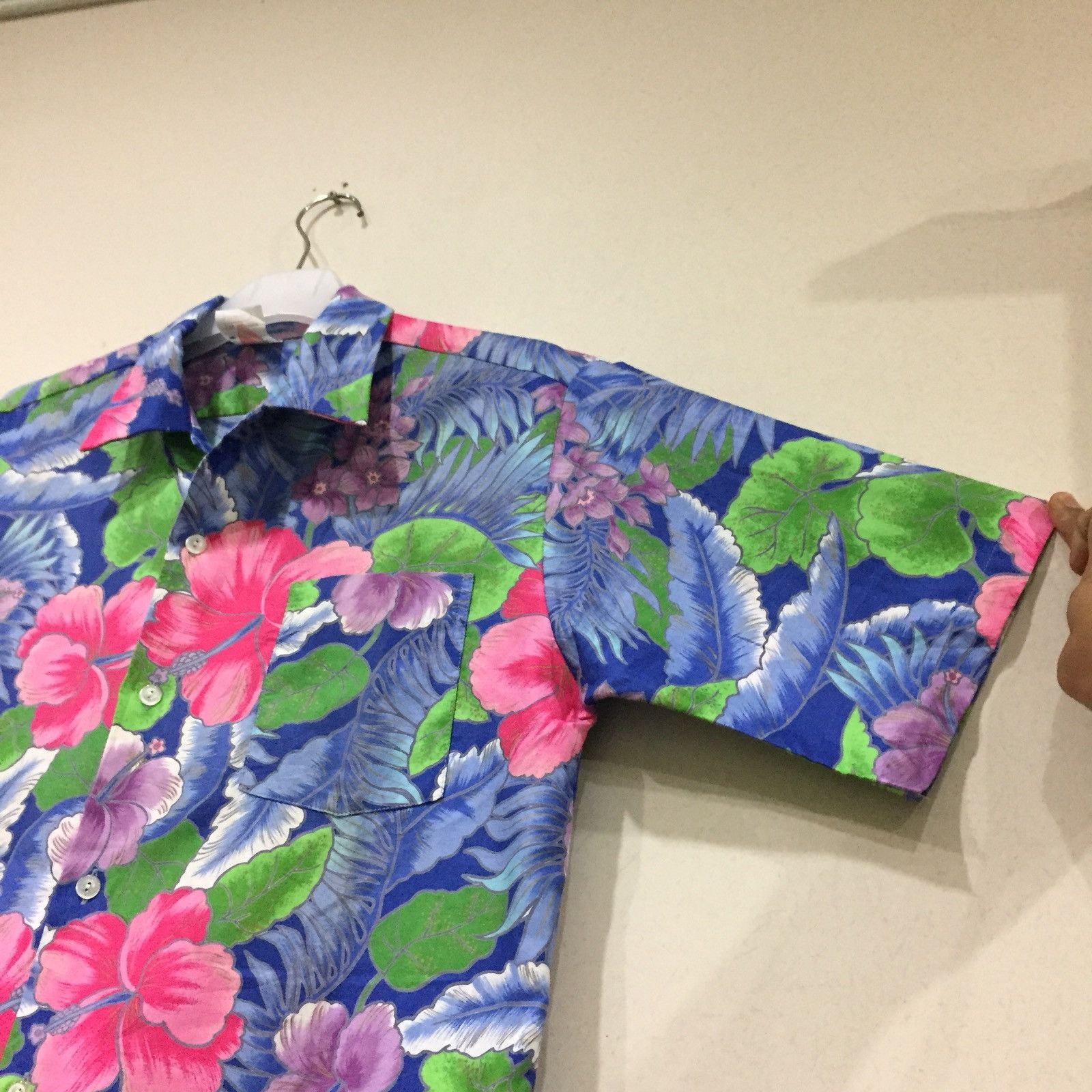 Japanese Brand HAWAII shirt botton up flowers design... hibiscus flowers.. Size US M / EU 48-50 / 2 - 8 Thumbnail