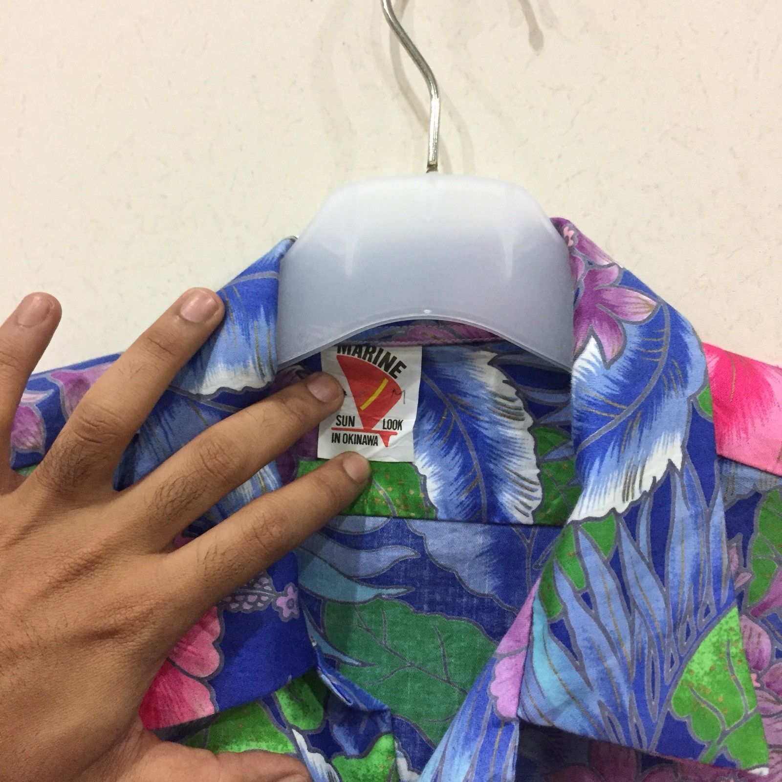 Japanese Brand HAWAII shirt botton up flowers design... hibiscus flowers.. Size US M / EU 48-50 / 2 - 6 Thumbnail
