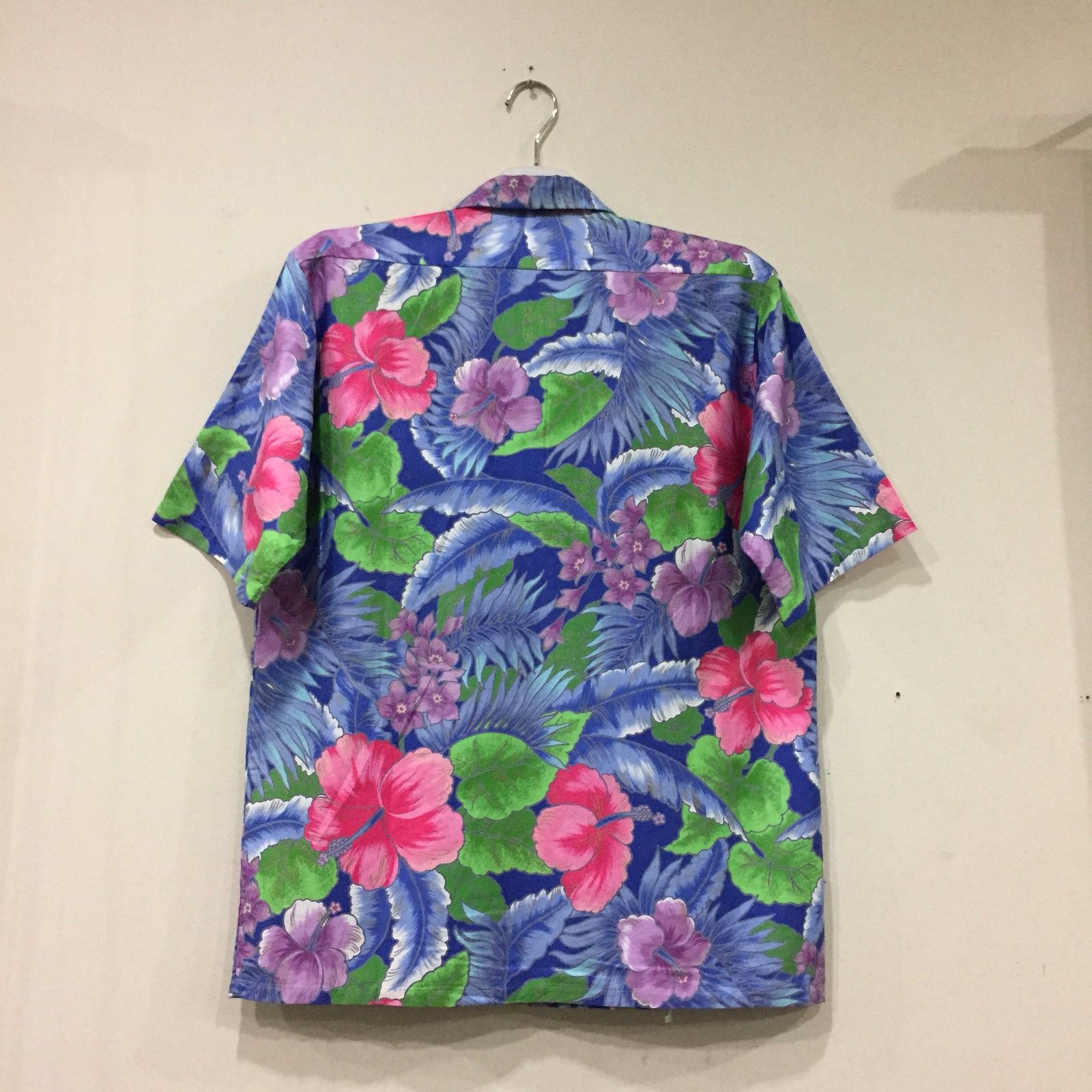 Japanese Brand HAWAII shirt botton up flowers design... hibiscus flowers.. Size US M / EU 48-50 / 2 - 9 Thumbnail