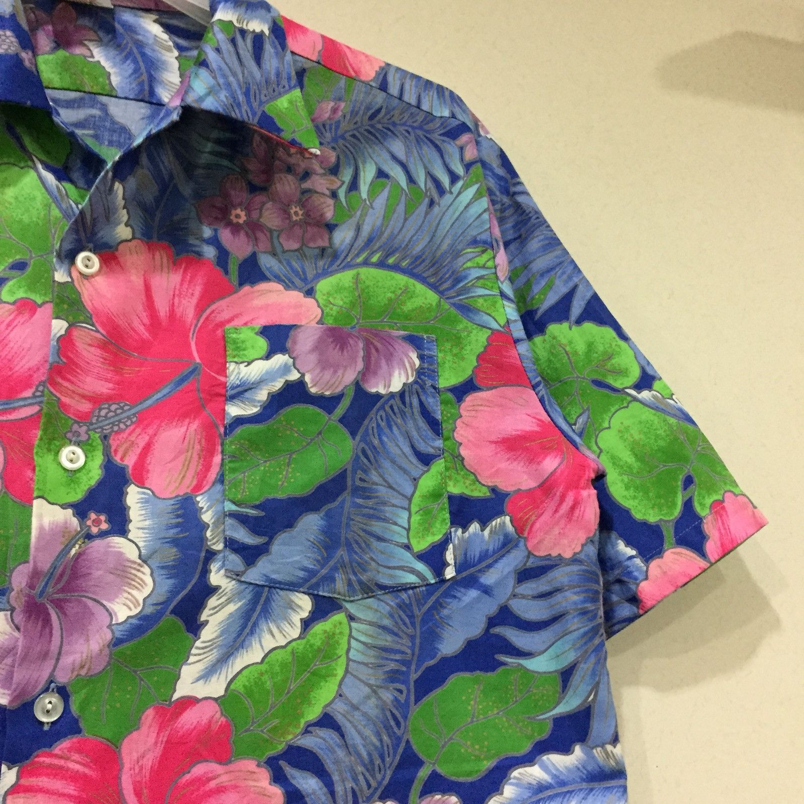 Japanese Brand HAWAII shirt botton up flowers design... hibiscus flowers.. Size US M / EU 48-50 / 2 - 4 Thumbnail