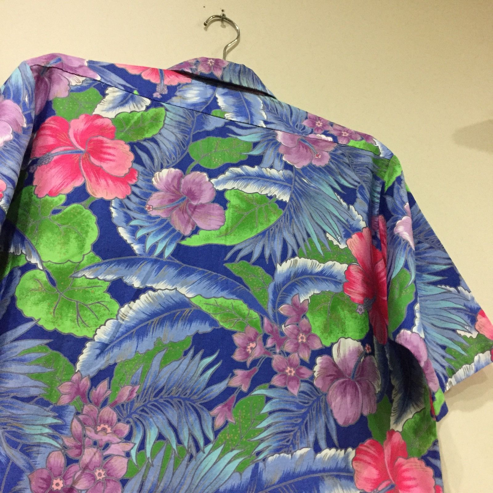 Japanese Brand HAWAII shirt botton up flowers design... hibiscus flowers.. Size US M / EU 48-50 / 2 - 12 Thumbnail