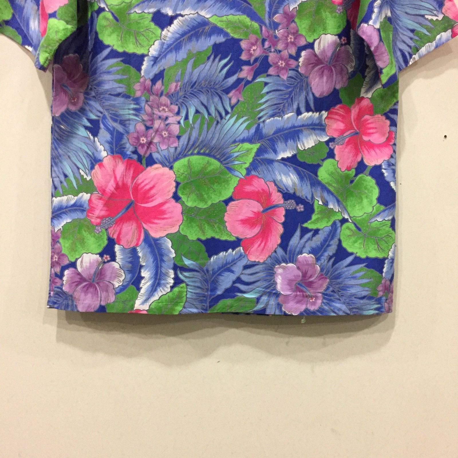 Japanese Brand HAWAII shirt botton up flowers design... hibiscus flowers.. Size US M / EU 48-50 / 2 - 11 Thumbnail