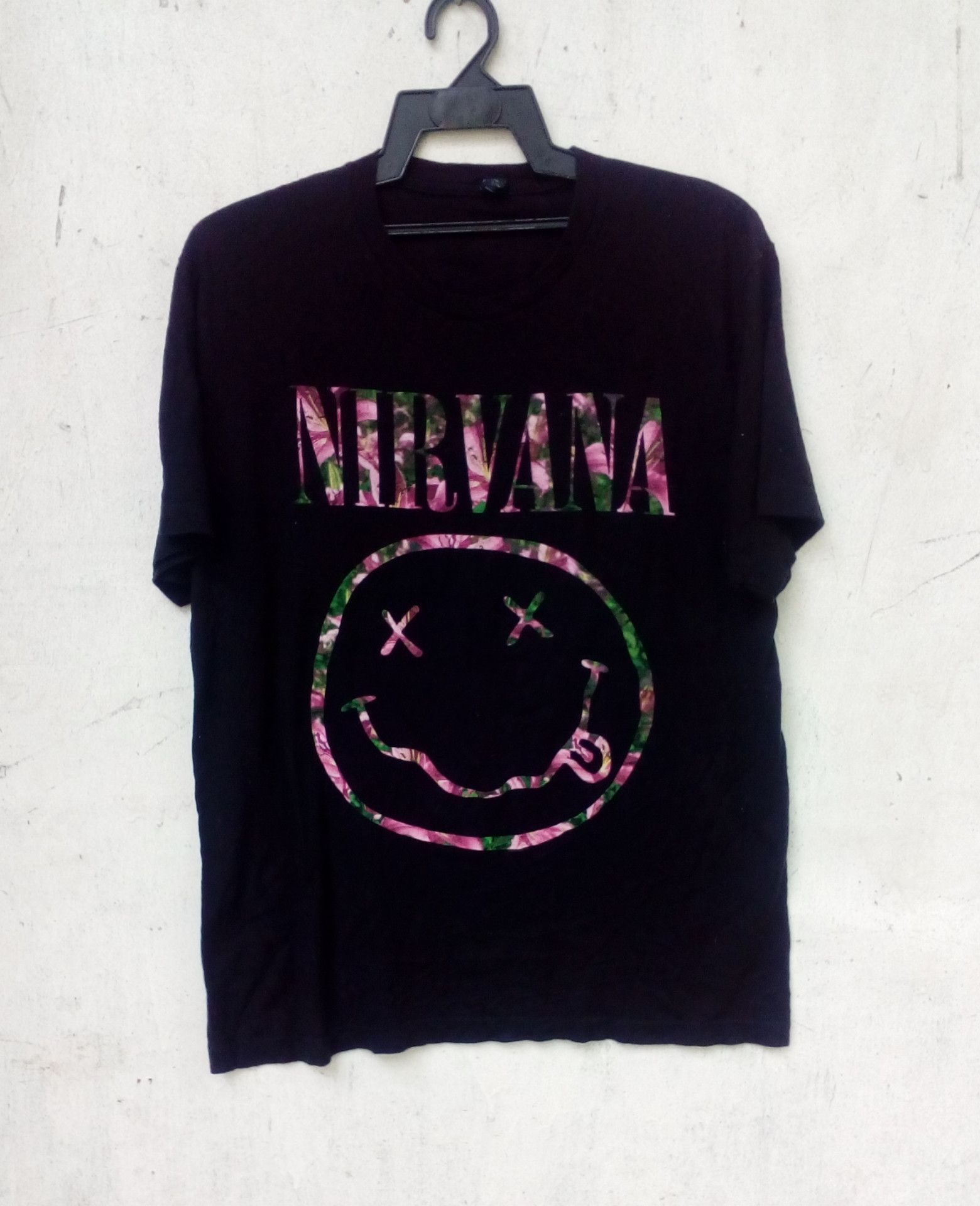 Band Tees Nirvana Floral Smiley Graphic Tee copyright 2014 Size US L / EU 52-54 / 3 - 1 Thumbnail