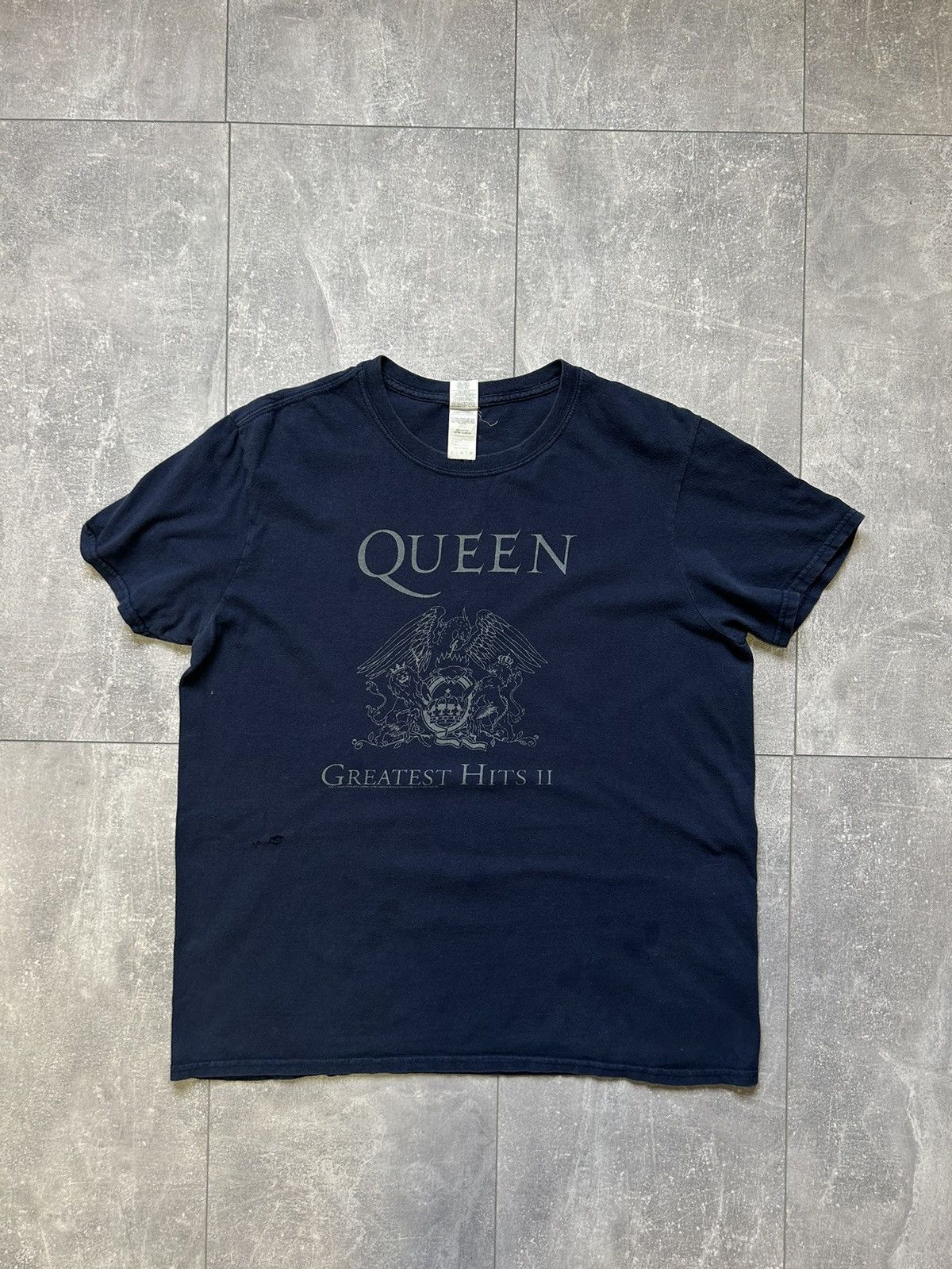 Band Tees × Vintage Mens Vintage distressed QUEEN T Shirt rock band tee 2011 Size US L / EU 52-54 / 3 - 16 Thumbnail