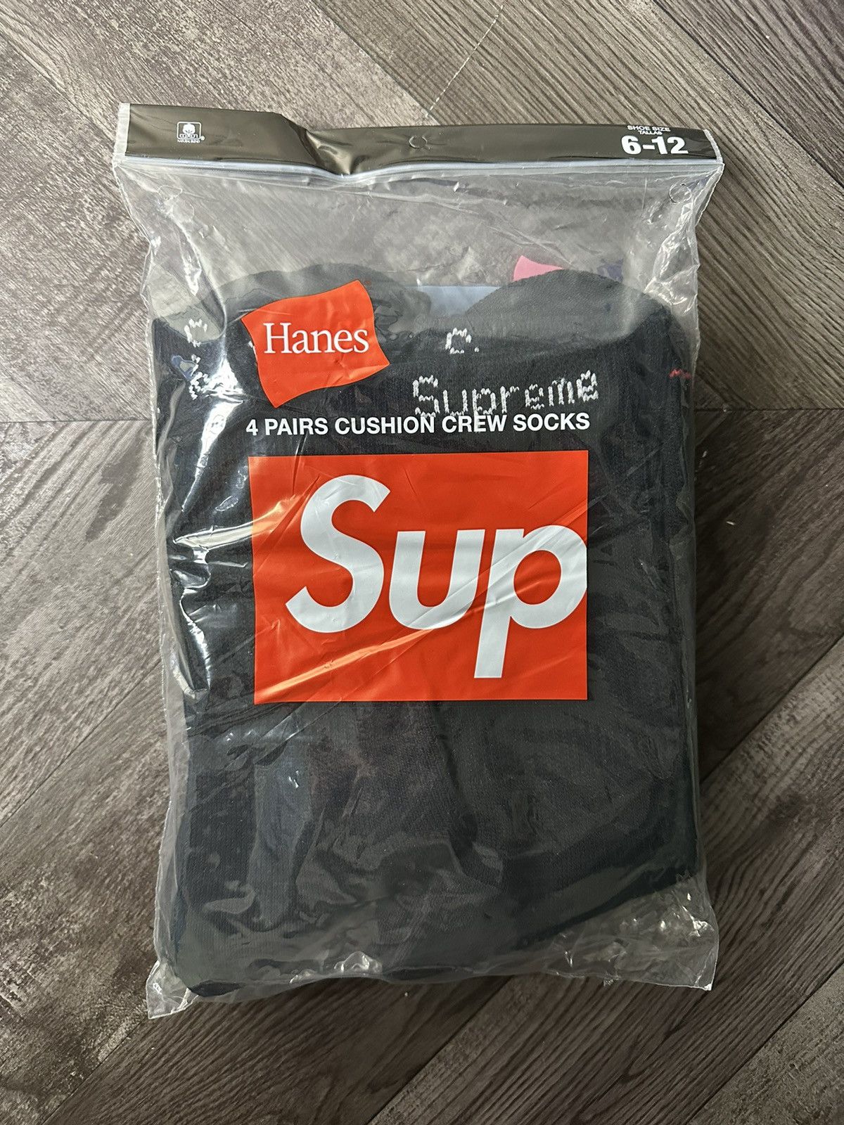 Supreme Supreme Hanes Socks 4-Pack Size ONE SIZE - 1 Thumbnail
