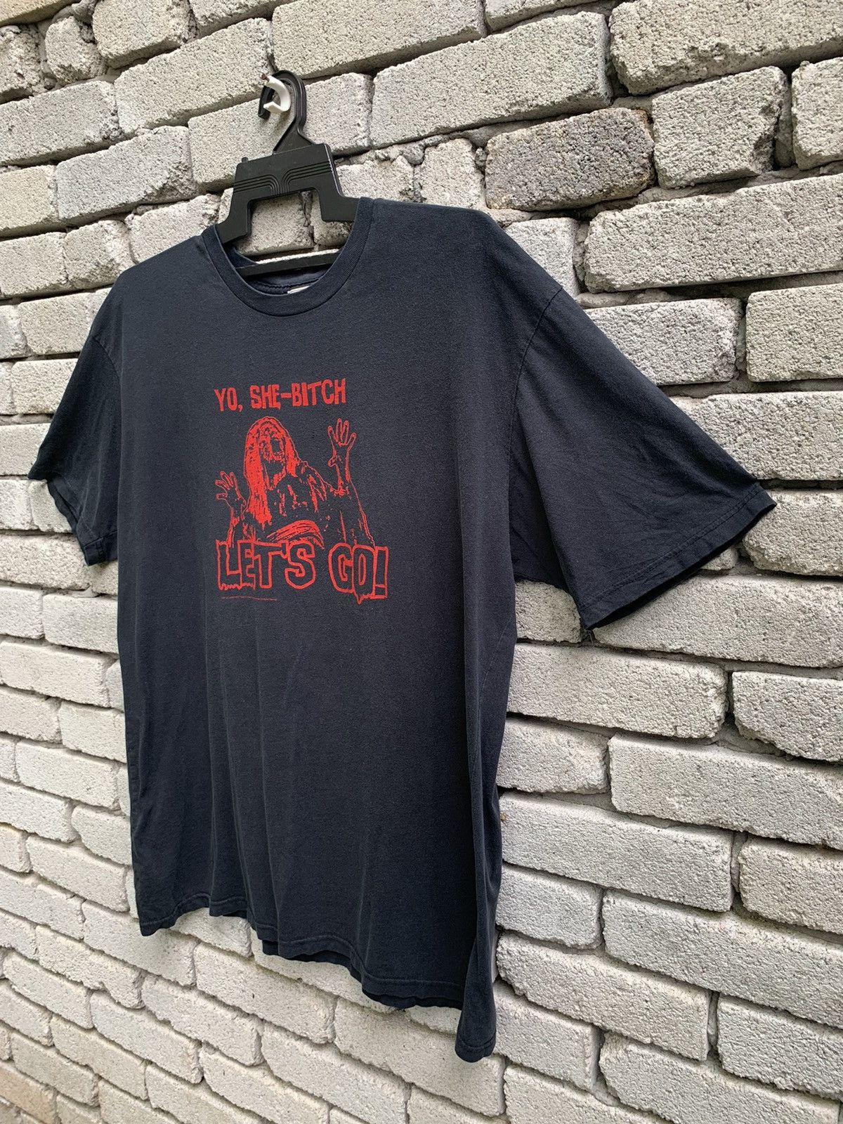 Expert Horror × Vintage Army Of Darkness 2005.. YO, SHE- BITCH LETS GO! T Shirt Size US L / EU 52-54 / 3 - 4 Thumbnail