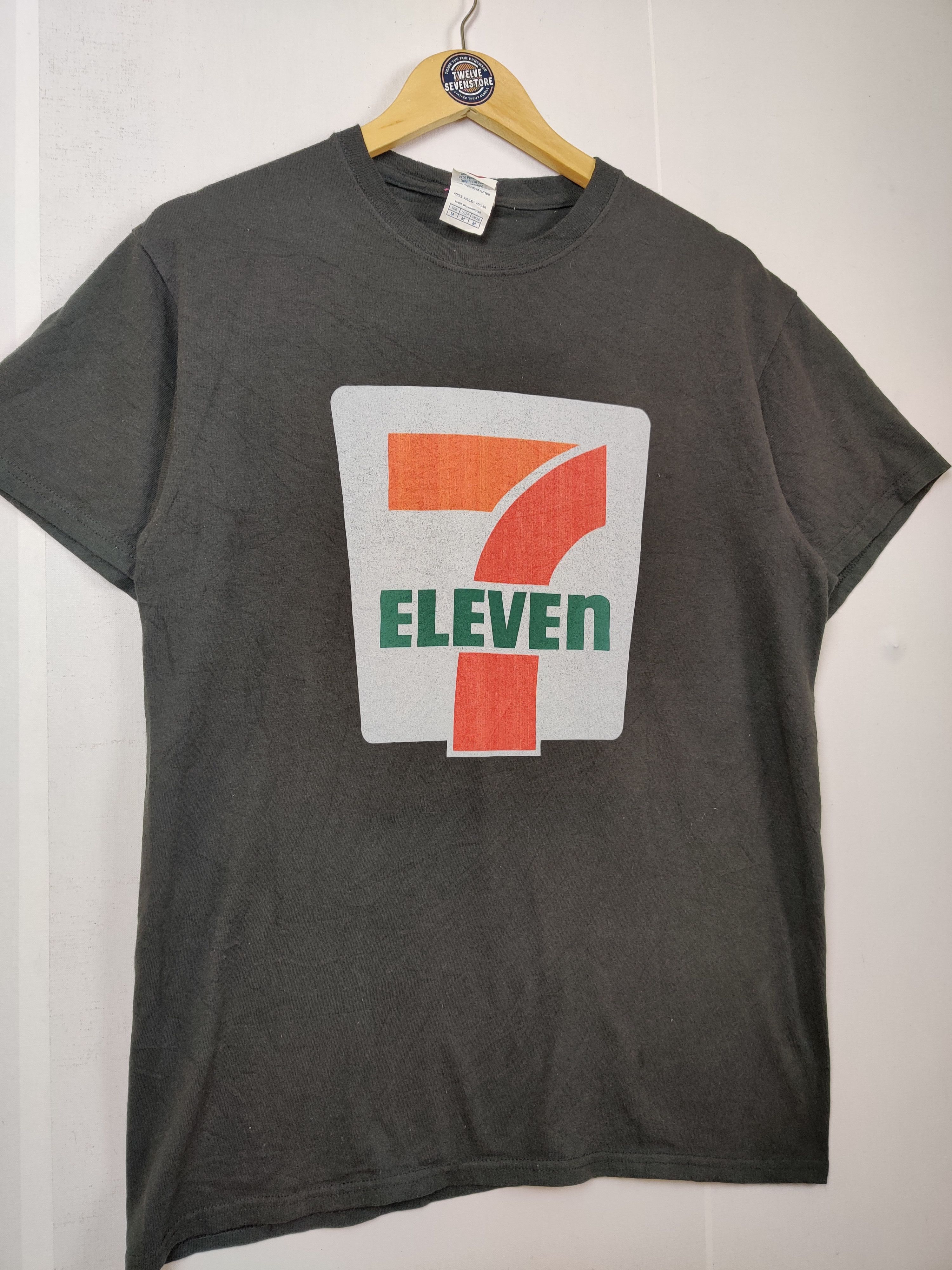 Japanese Brand Vintage Japanese Brand 7 Eleven Big Logo Crew Tee Tshirt Size US M / EU 48-50 / 2 - 4 Thumbnail