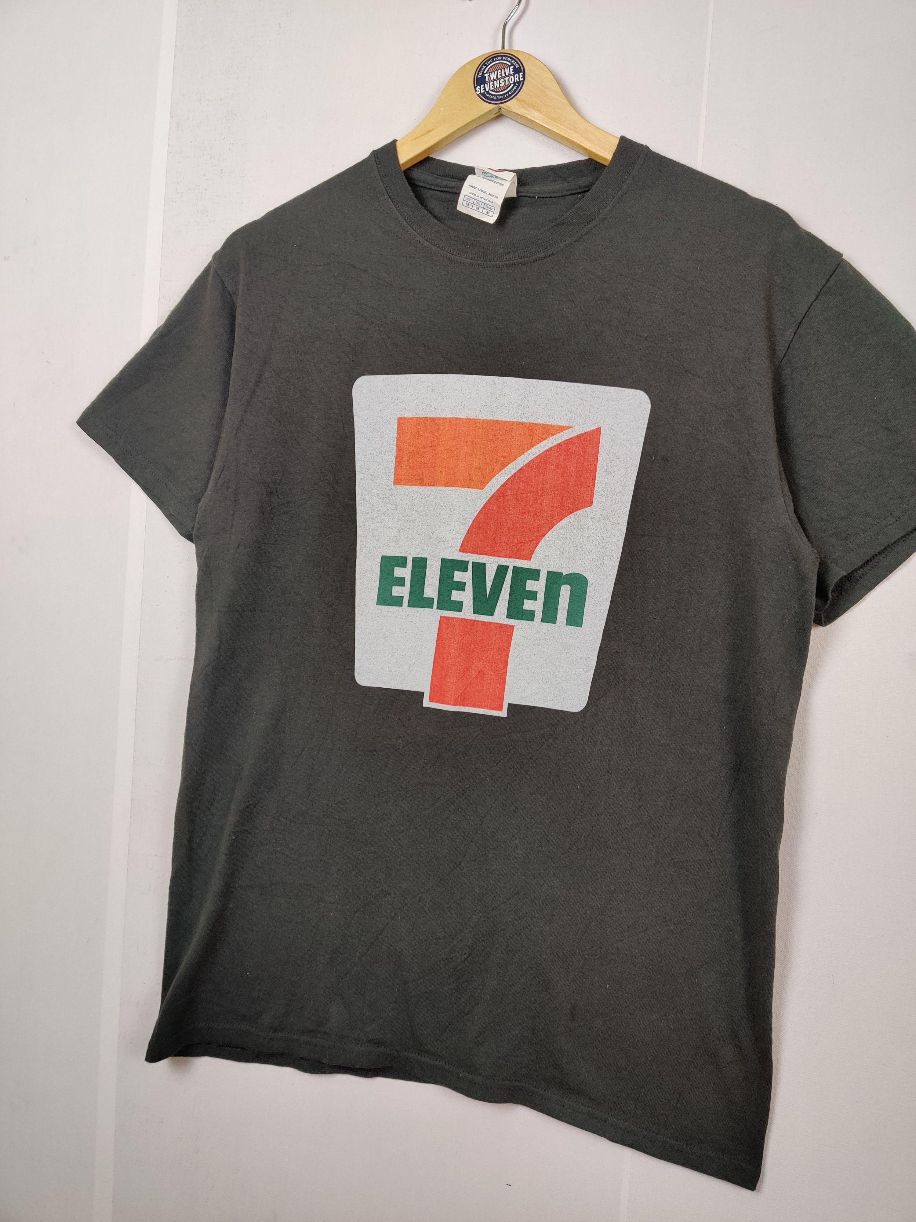 Japanese Brand Vintage Japanese Brand 7 Eleven Big Logo Crew Tee Tshirt Size US M / EU 48-50 / 2 - 2 Thumbnail