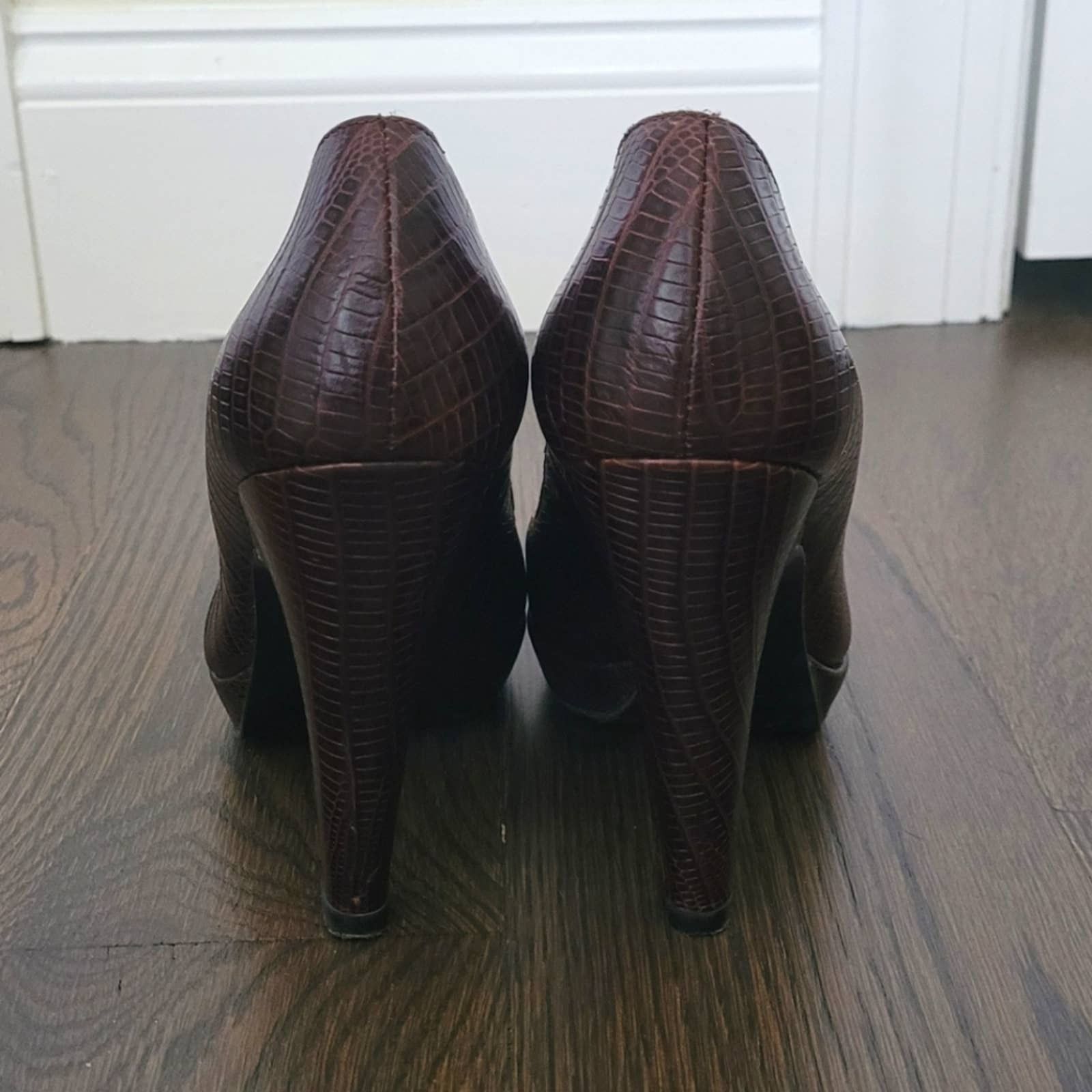 Barbara Bui Alligator Crocodile Leather Platform Pumps Classic Work Size US 7.5 / IT 37.5 - 6 Thumbnail