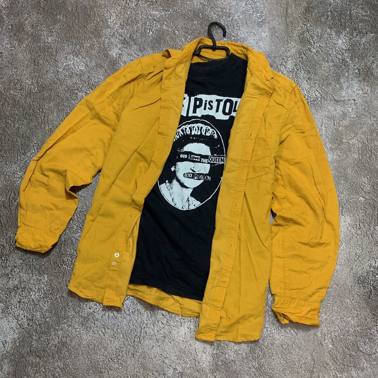 Vintage Vintage 90s Pistols Band Tee Yellow Corduroy Shirt Punk M Size US M / EU 48-50 / 2 - 1 Thumbnail