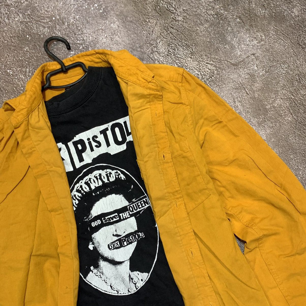 Vintage Vintage 90s Pistols Band Tee Yellow Corduroy Shirt Punk M Size US M / EU 48-50 / 2 - 5 Thumbnail