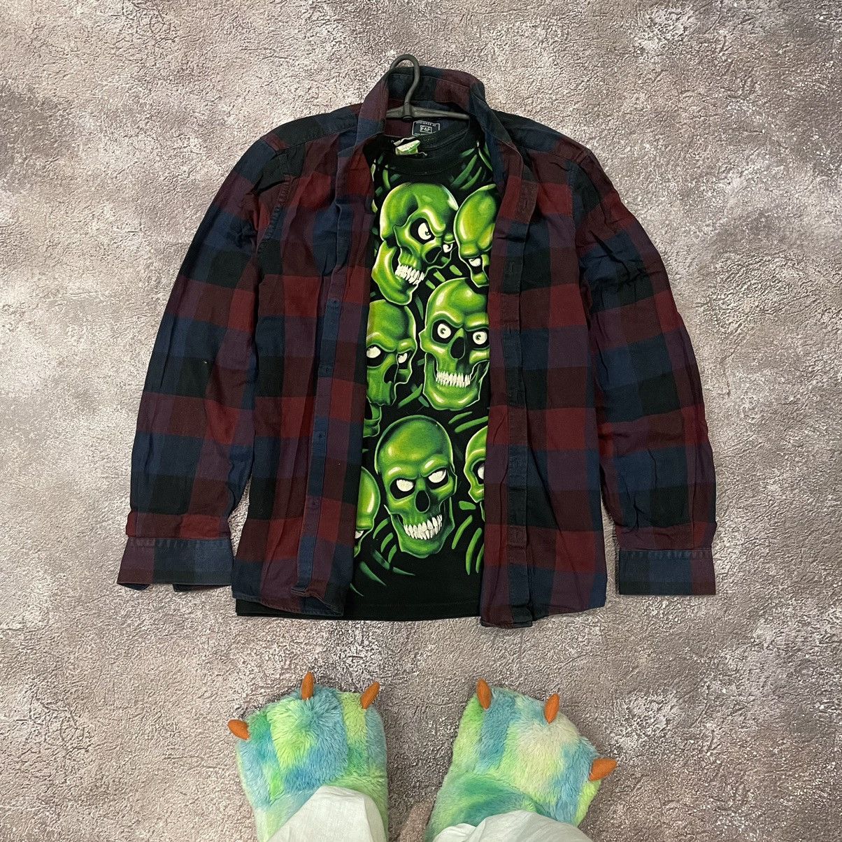 Vintage Vintage 90s Grunge Plaid Shirt Graphic Tee Streetwear XL Size US XL / EU 56 / 4 - 1 Thumbnail