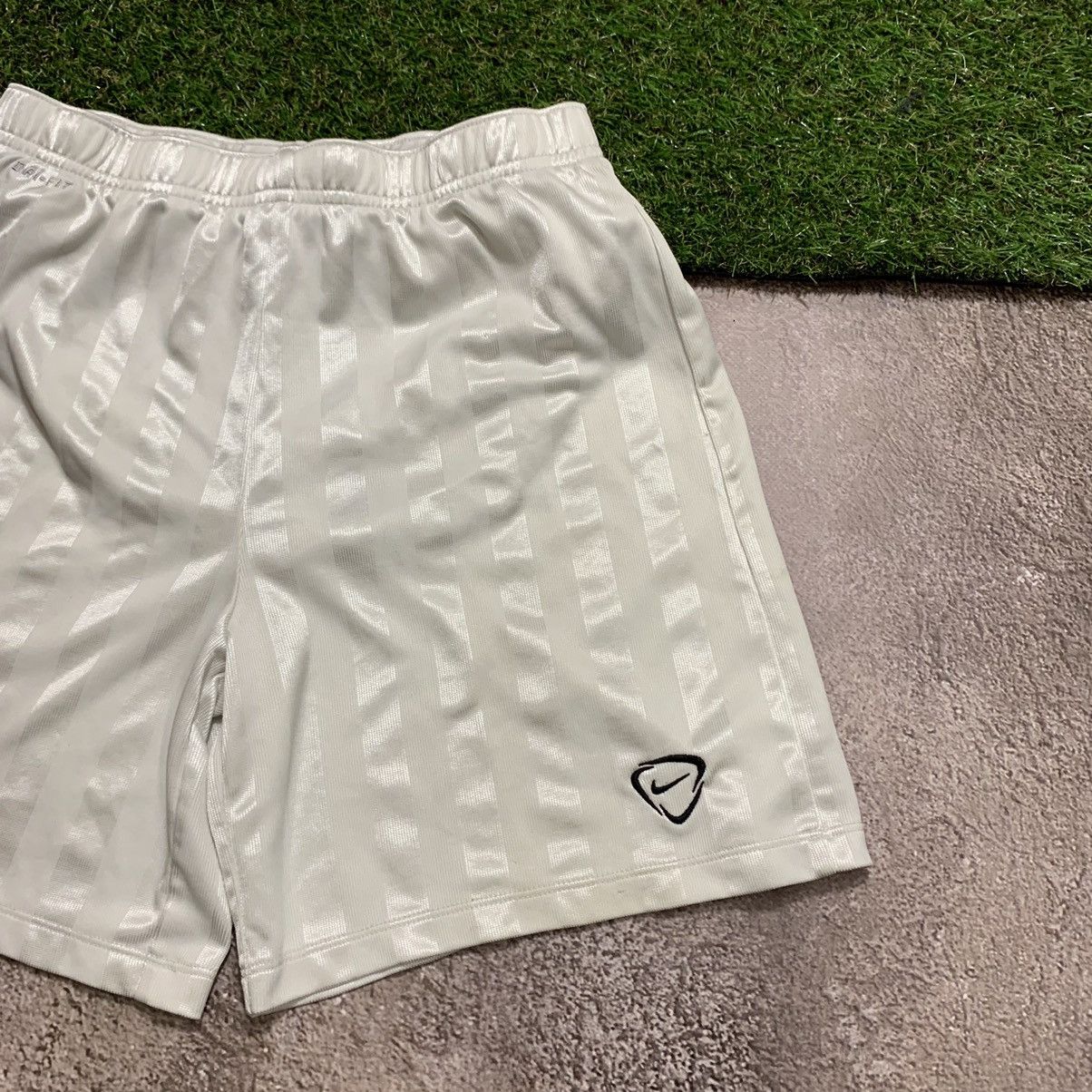 Vintage Vintage Y2K Striped Shorts Swoosh Streetwear Casual Boxy 29 Size US 29 - 3 Thumbnail