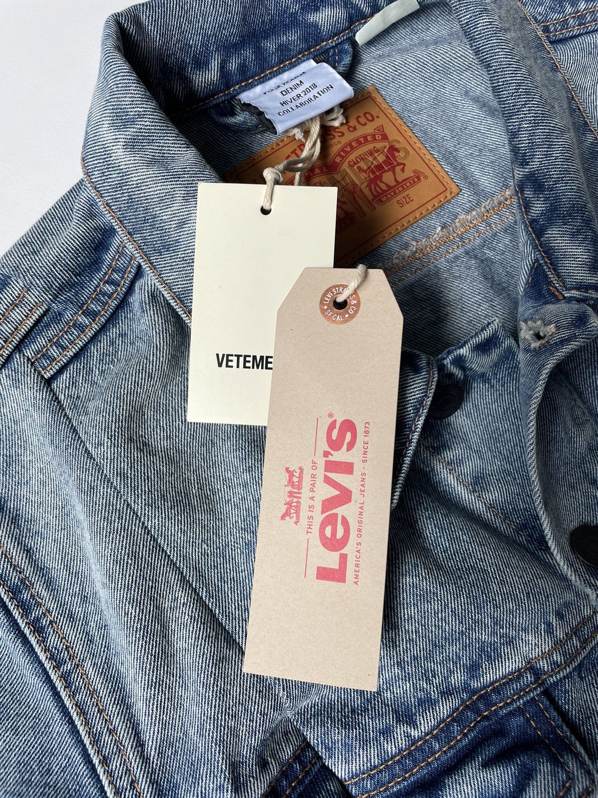 Levi's × Vetements A/W 18 Reworked Denim Jacket Size US S / EU 44-46 / 1 - 5 Thumbnail