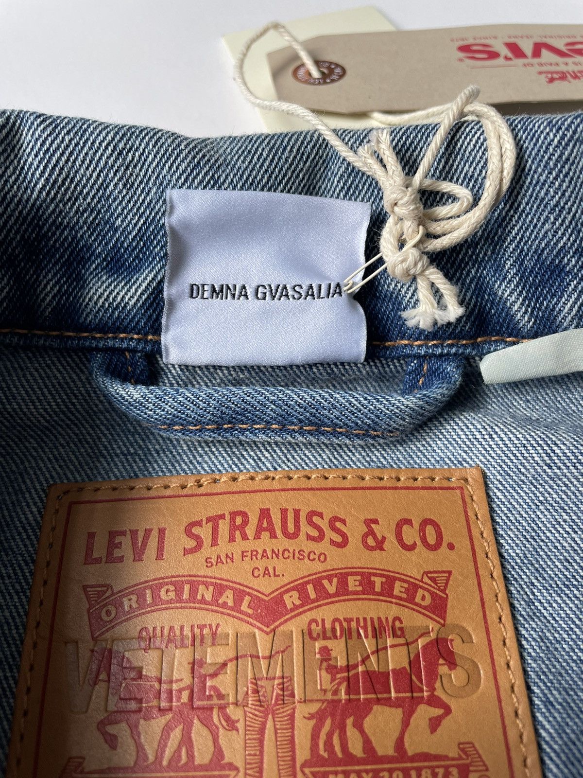 Levi's × Vetements A/W 18 Reworked Denim Jacket Size US S / EU 44-46 / 1 - 7 Thumbnail