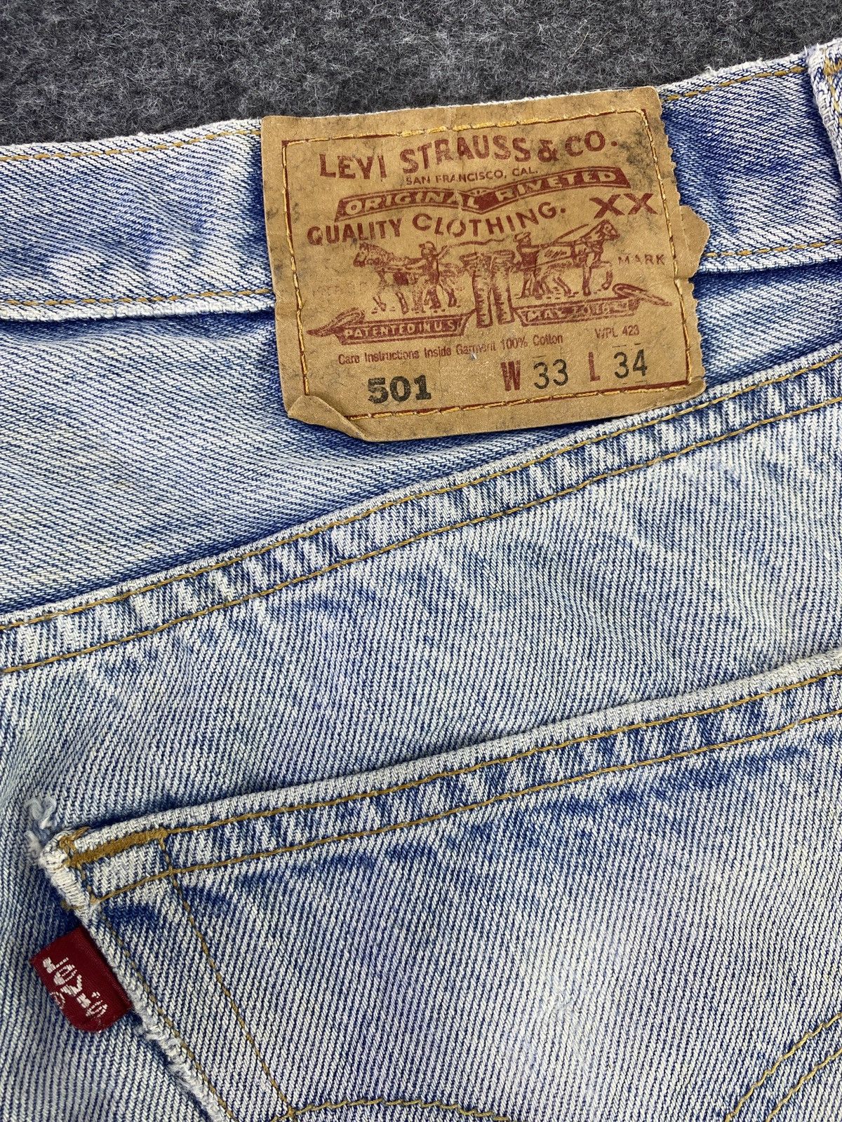 Levi's VINTAGE LEVI'S 501 DISTRESS STONE BLUE WASH JEANS - J654 Size US 33 - 10 Thumbnail