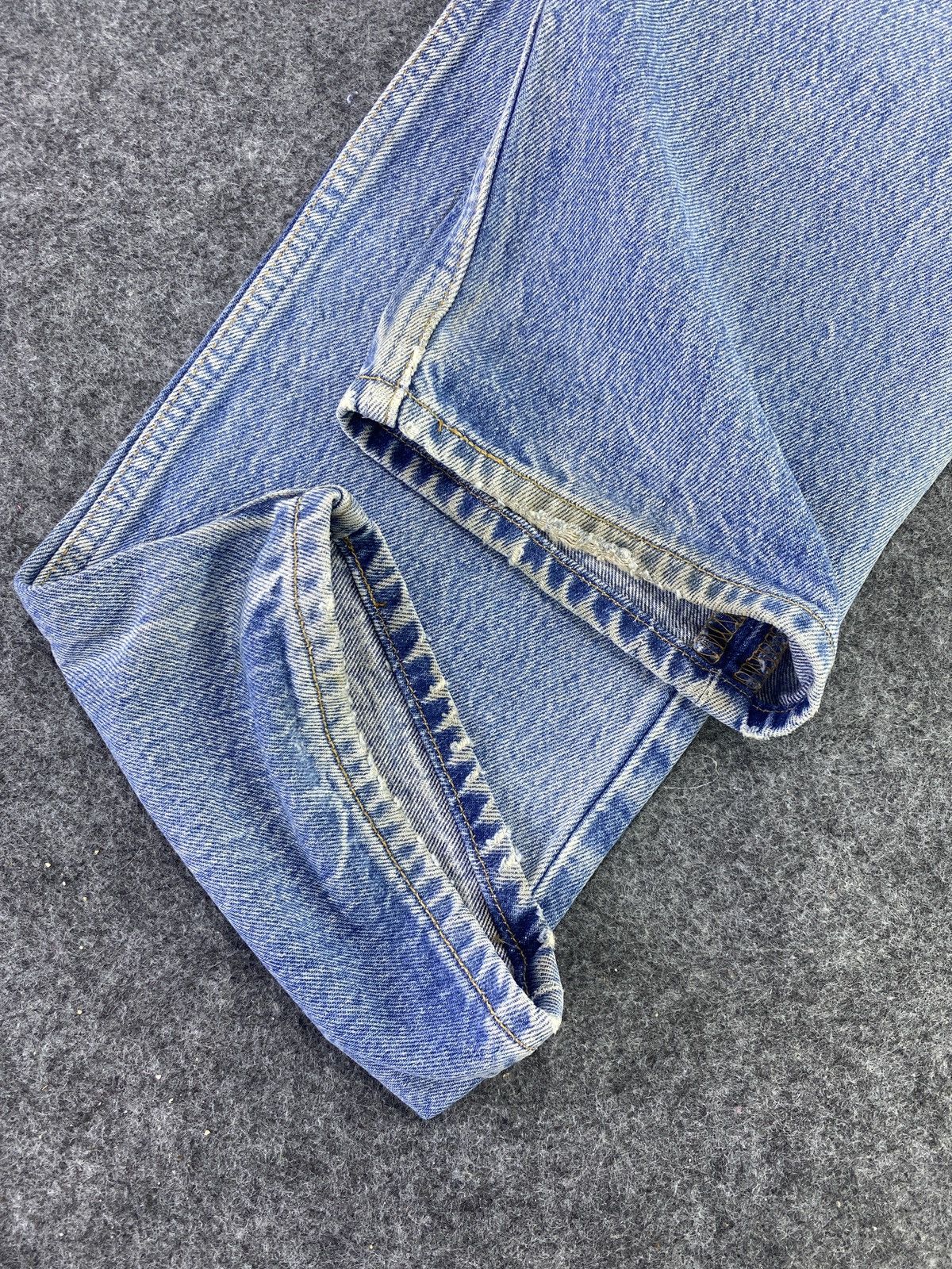 Levi's VINTAGE LEVI'S 501 DISTRESS STONE BLUE WASH JEANS - J654 Size US 33 - 9 Thumbnail