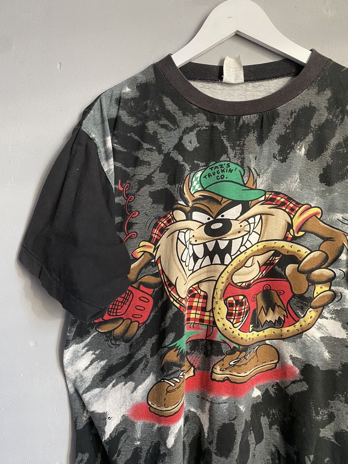 Vintage × Warner Bros Vintage 1995 SPACE JAM TAZ TOUGH GUY Single Stitch Tee Size US M / EU 48-50 / 2 - 3 Thumbnail