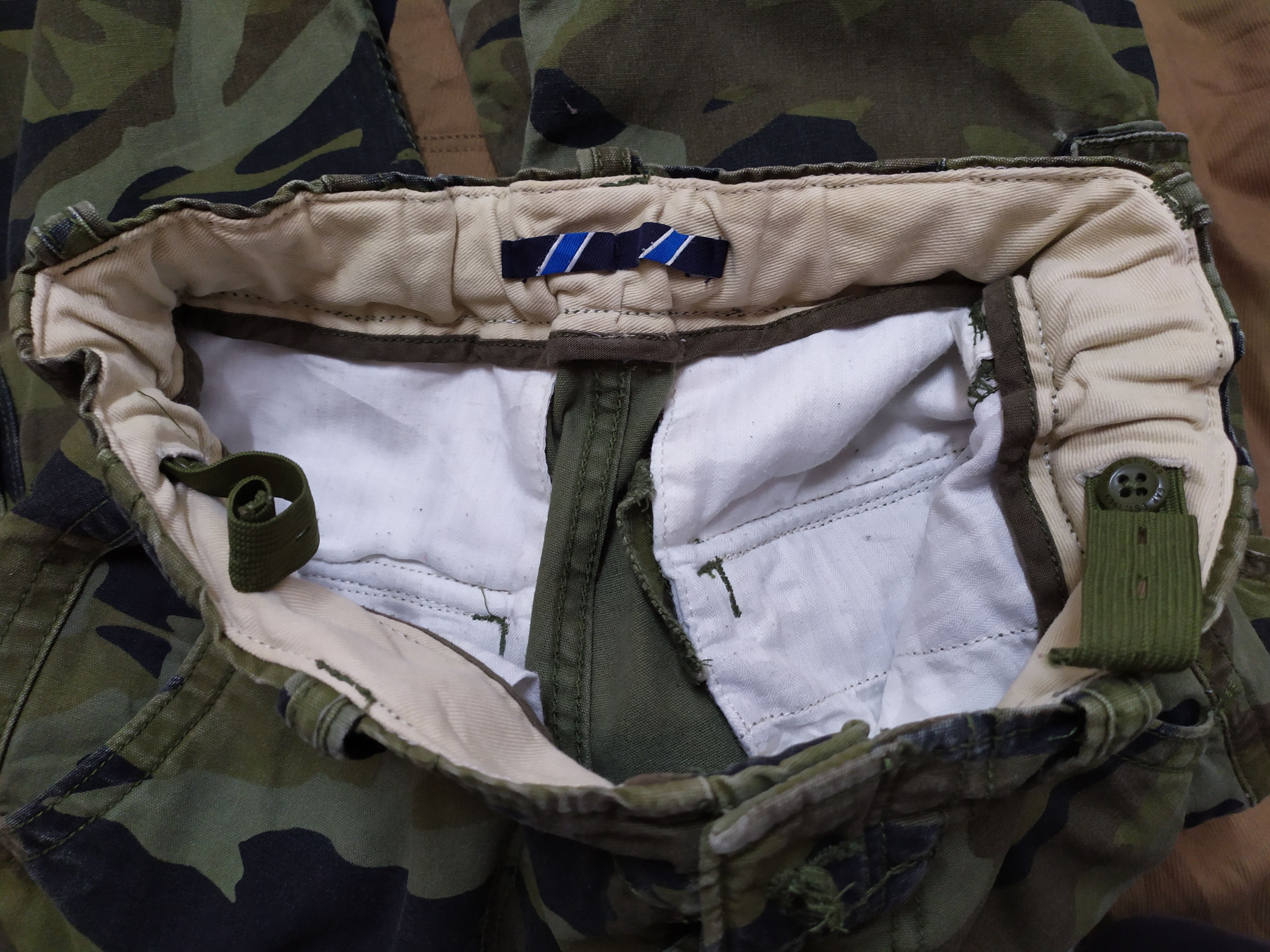 Japanese Brand VINTAGE JAPANESE FLARE FADED CAMO CARGO PANTS Size US 27 - 17 Thumbnail