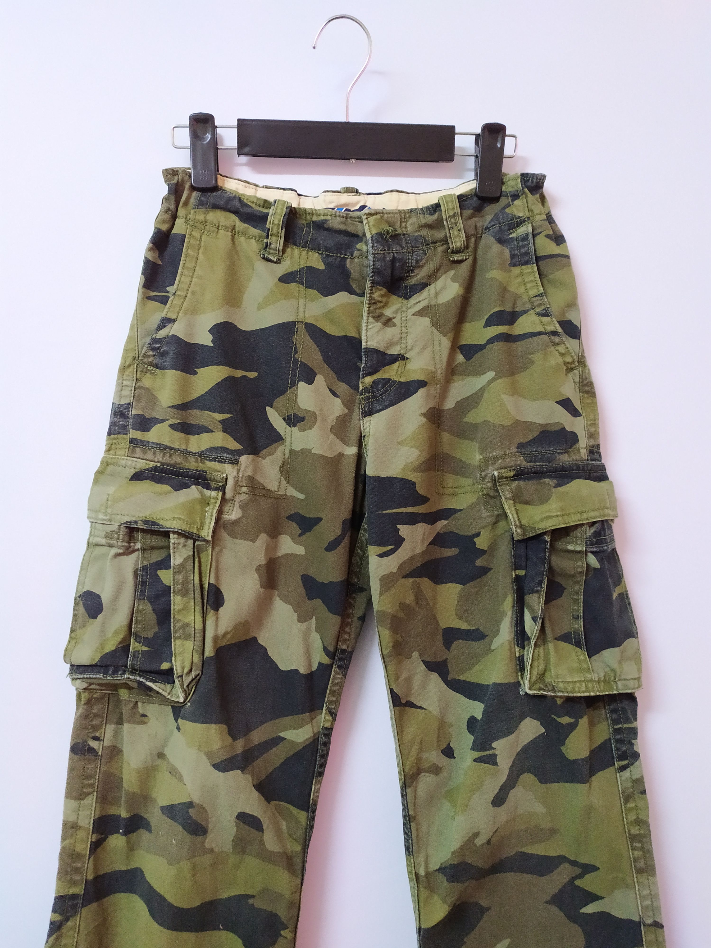 Japanese Brand VINTAGE JAPANESE FLARE FADED CAMO CARGO PANTS Size US 27 - 6 Thumbnail