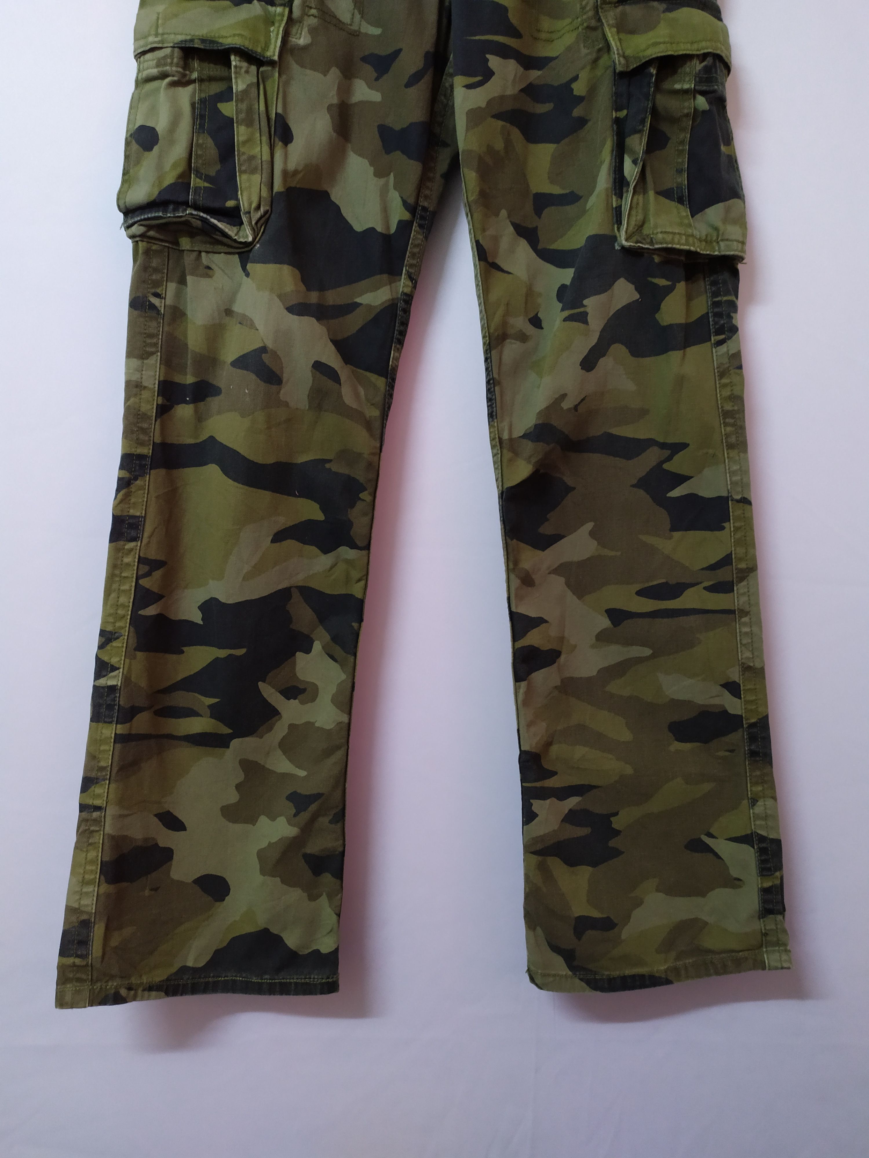 Japanese Brand VINTAGE JAPANESE FLARE FADED CAMO CARGO PANTS Size US 27 - 12 Thumbnail