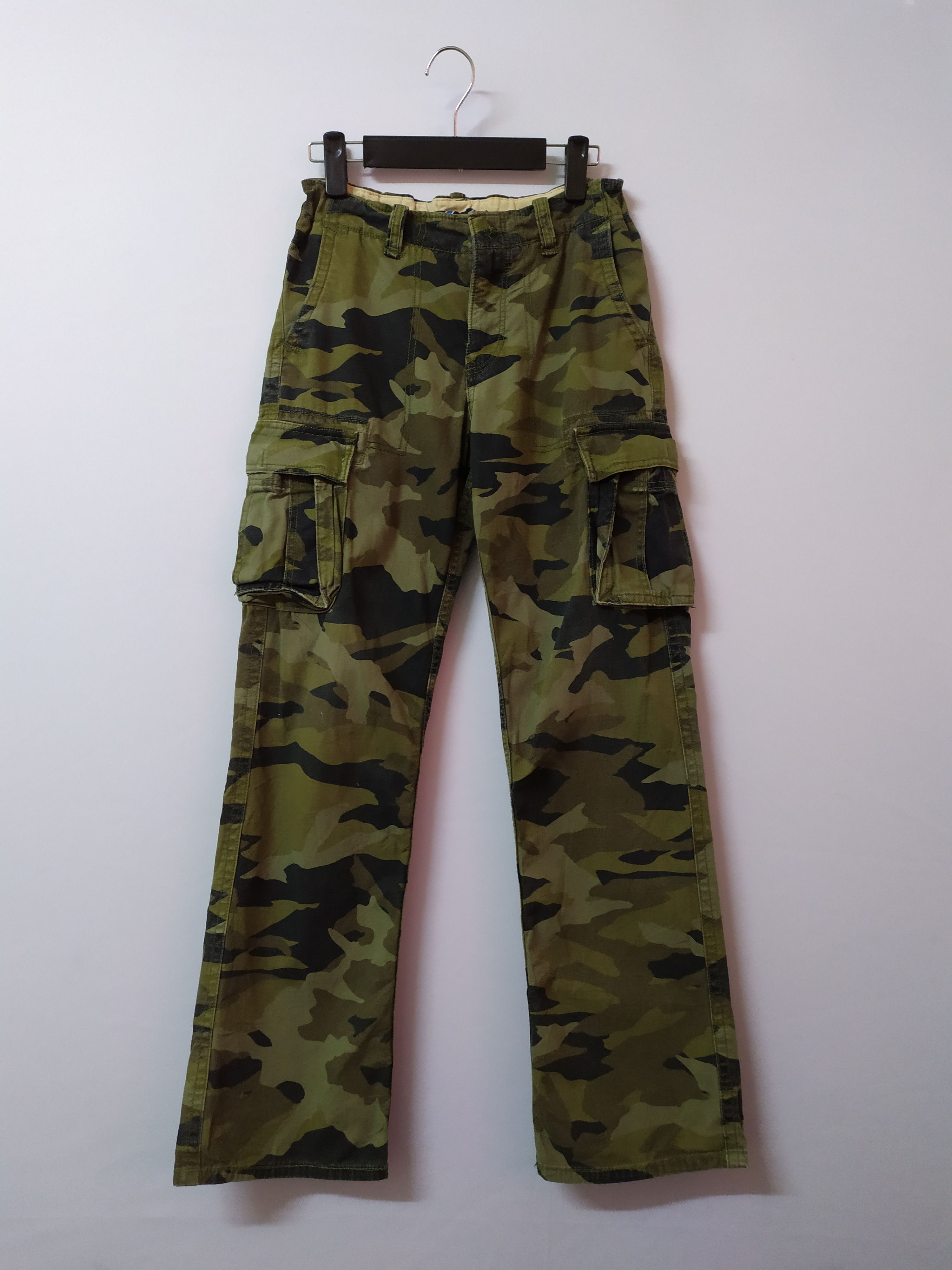 Japanese Brand VINTAGE JAPANESE FLARE FADED CAMO CARGO PANTS Size US 27 - 1 Thumbnail