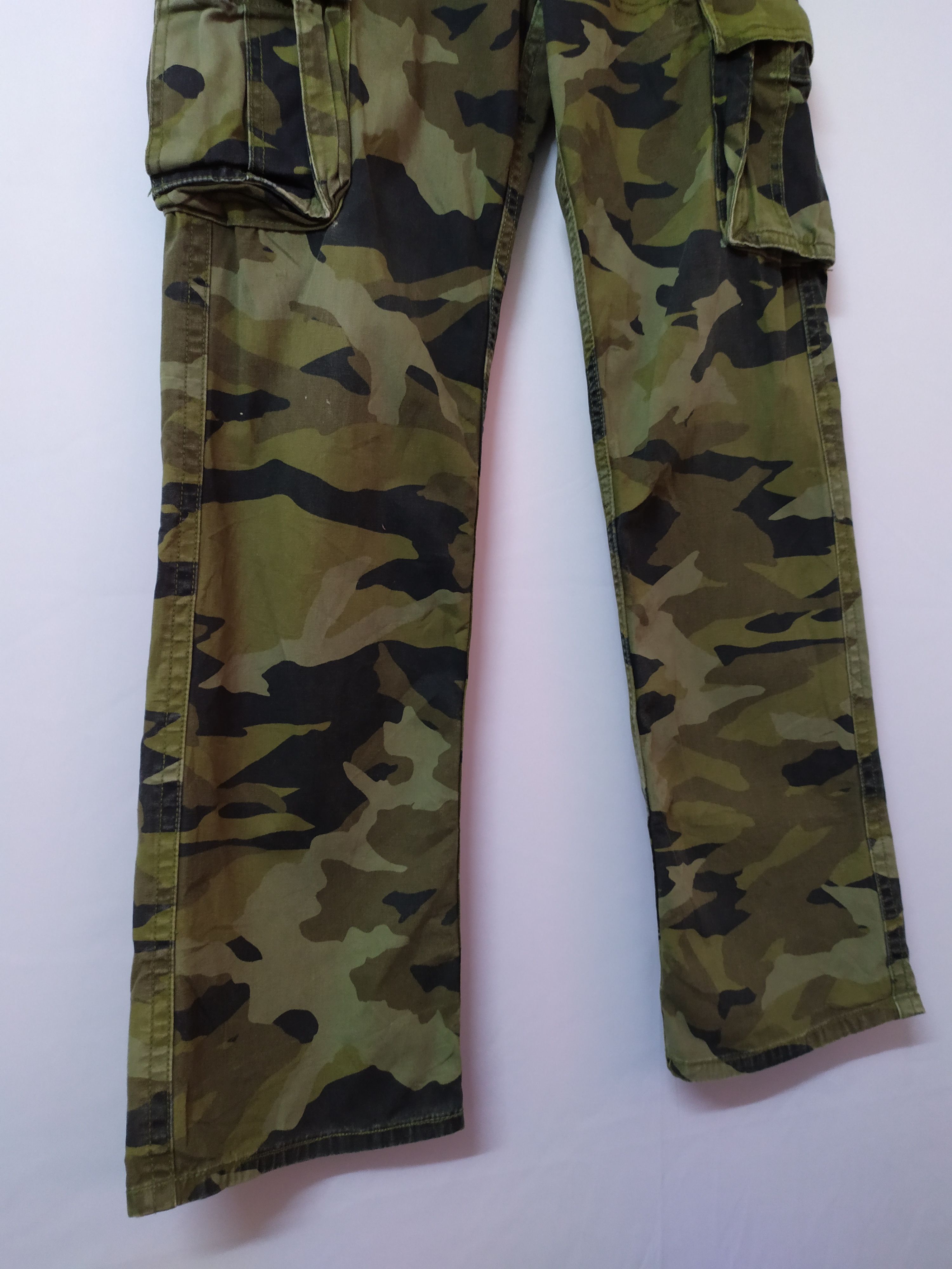 Japanese Brand VINTAGE JAPANESE FLARE FADED CAMO CARGO PANTS Size US 27 - 3 Thumbnail