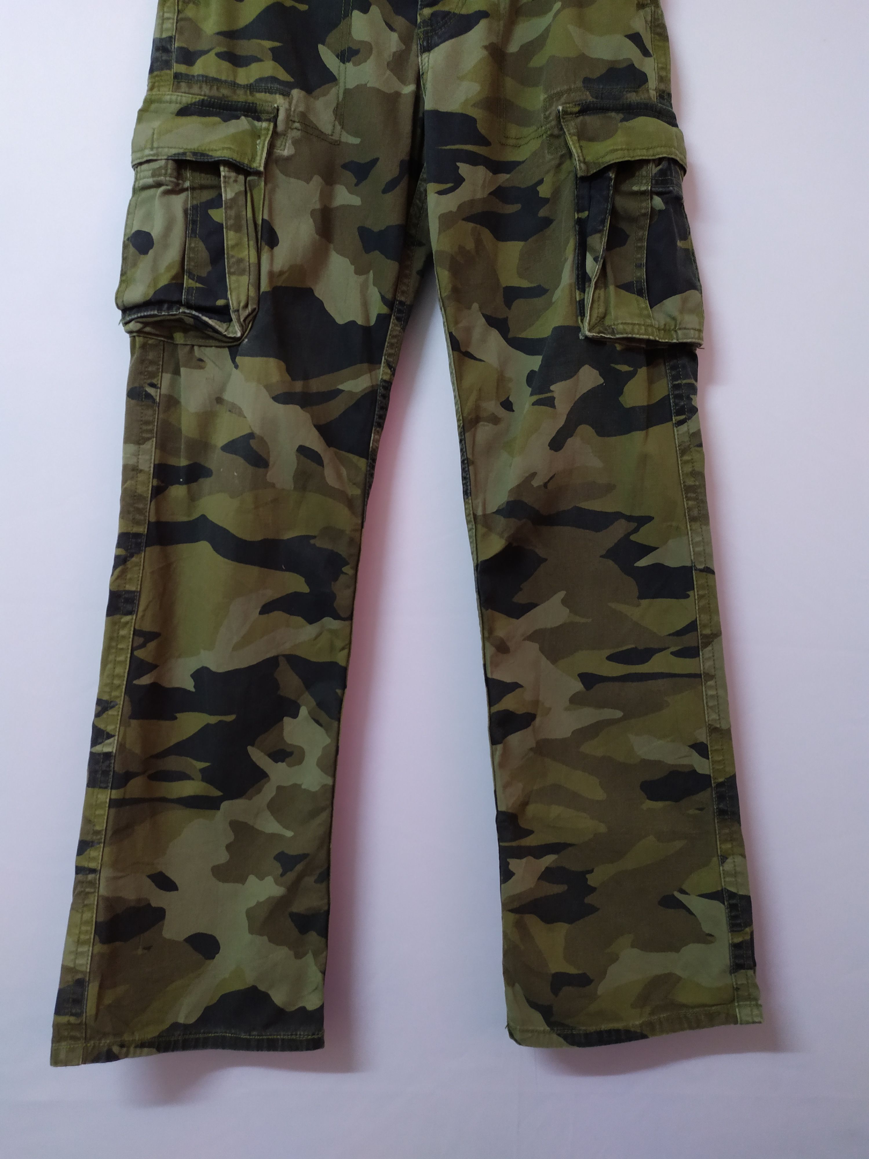 Japanese Brand VINTAGE JAPANESE FLARE FADED CAMO CARGO PANTS Size US 27 - 5 Thumbnail