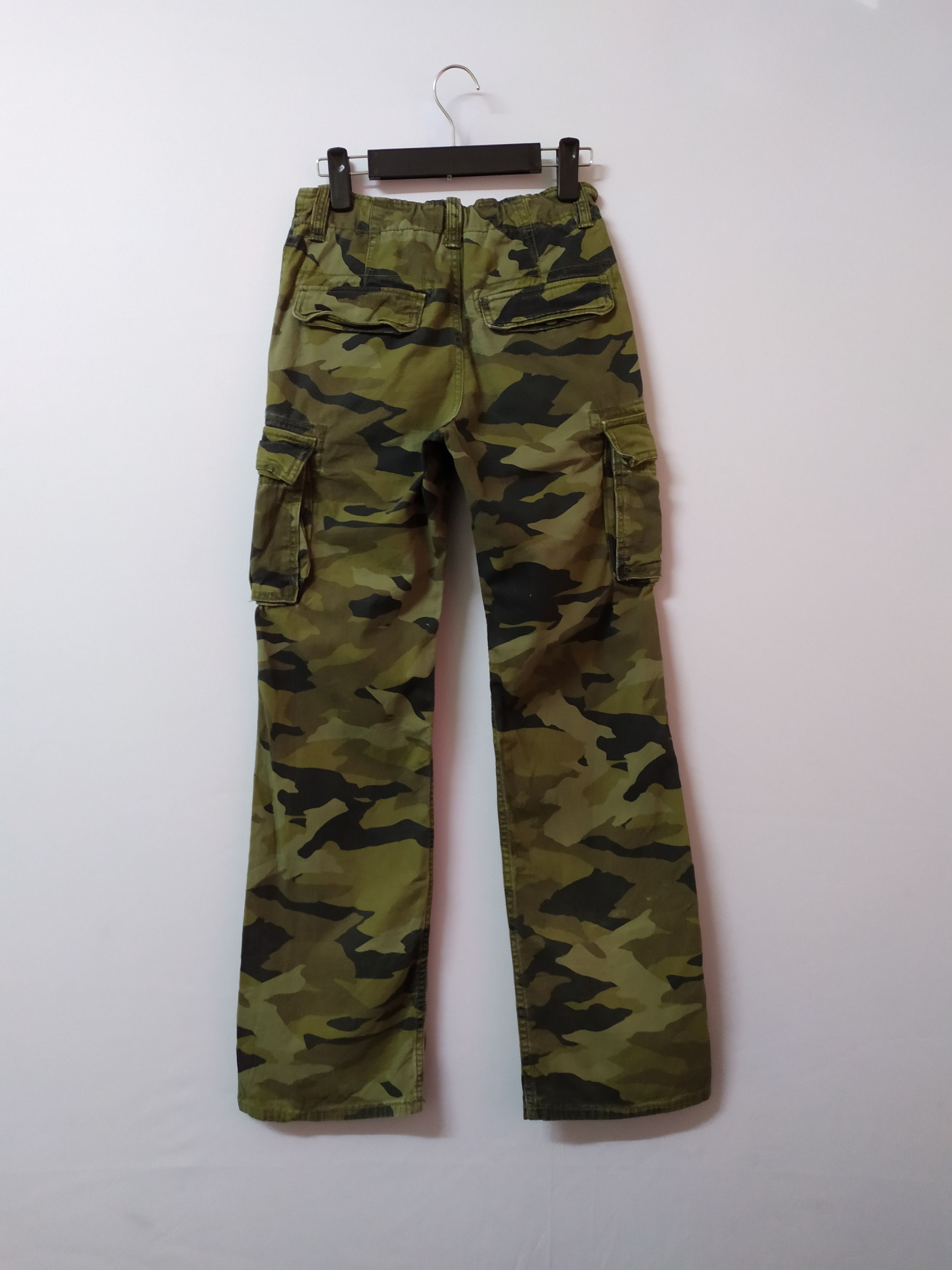 Japanese Brand VINTAGE JAPANESE FLARE FADED CAMO CARGO PANTS Size US 27 - 10 Thumbnail