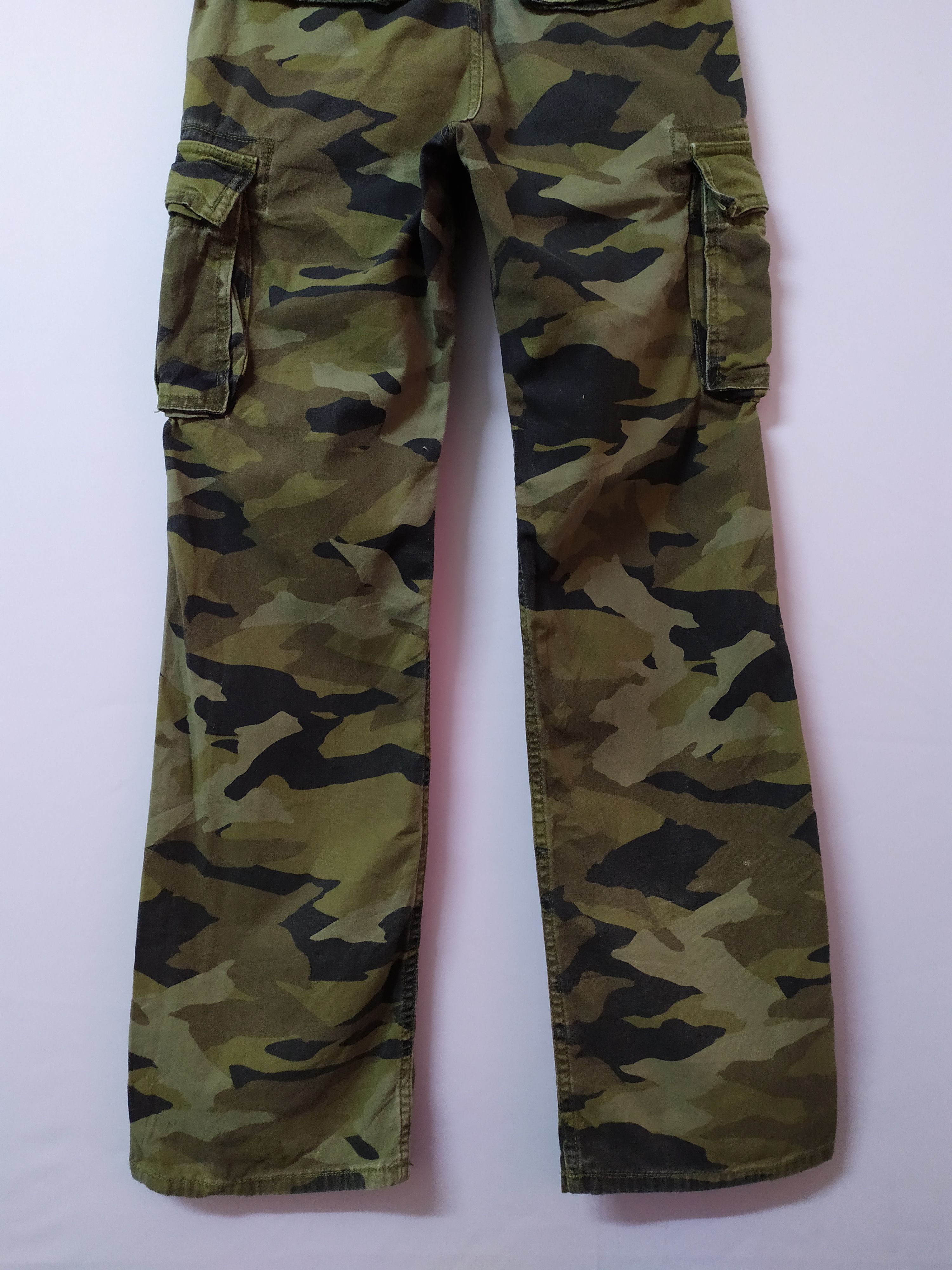 Japanese Brand VINTAGE JAPANESE FLARE FADED CAMO CARGO PANTS Size US 27 - 8 Thumbnail