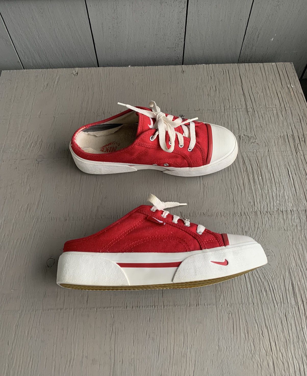 Nike 2000s Nike Hermosa Mules Slip On Sneakers Womens Clogs 7.5 Size US 7 / IT 37 - 2 Thumbnail