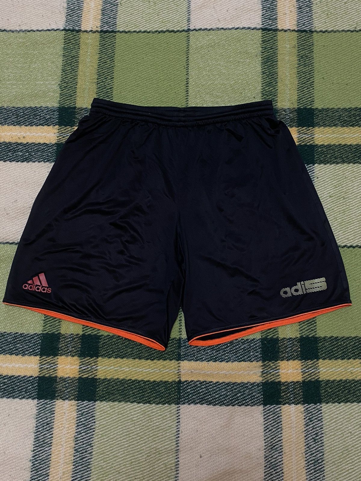 Adidas Vintage Adidas shorts streetwear y2k casual style size L Size US 34 / EU 50 - 1 Thumbnail