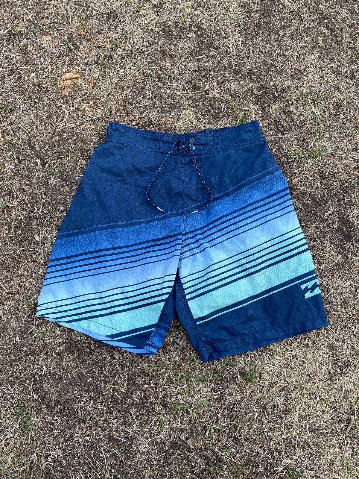 Billabong Vintage Billabong shorts streetwear casual y2k size M Size US 32 / EU 48 - 1 Thumbnail