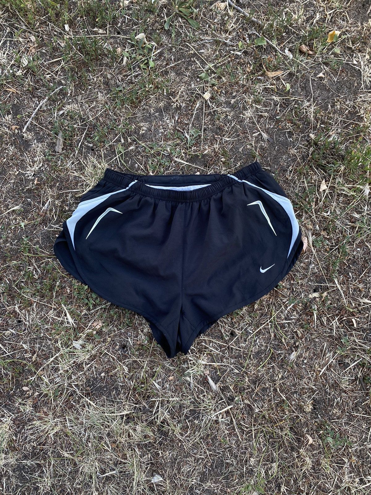 Nike Vintage Nike shorts streetwear swoosh casual y2k size M Size US 32 / EU 48 - 1 Thumbnail