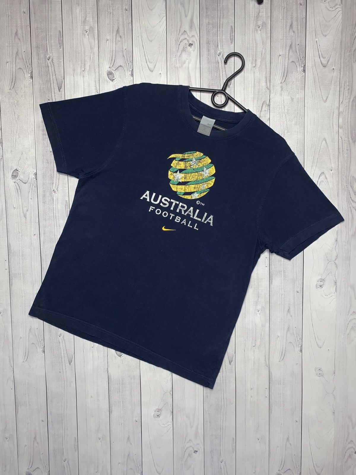 Vintage Nike Australia soccer tee football size L