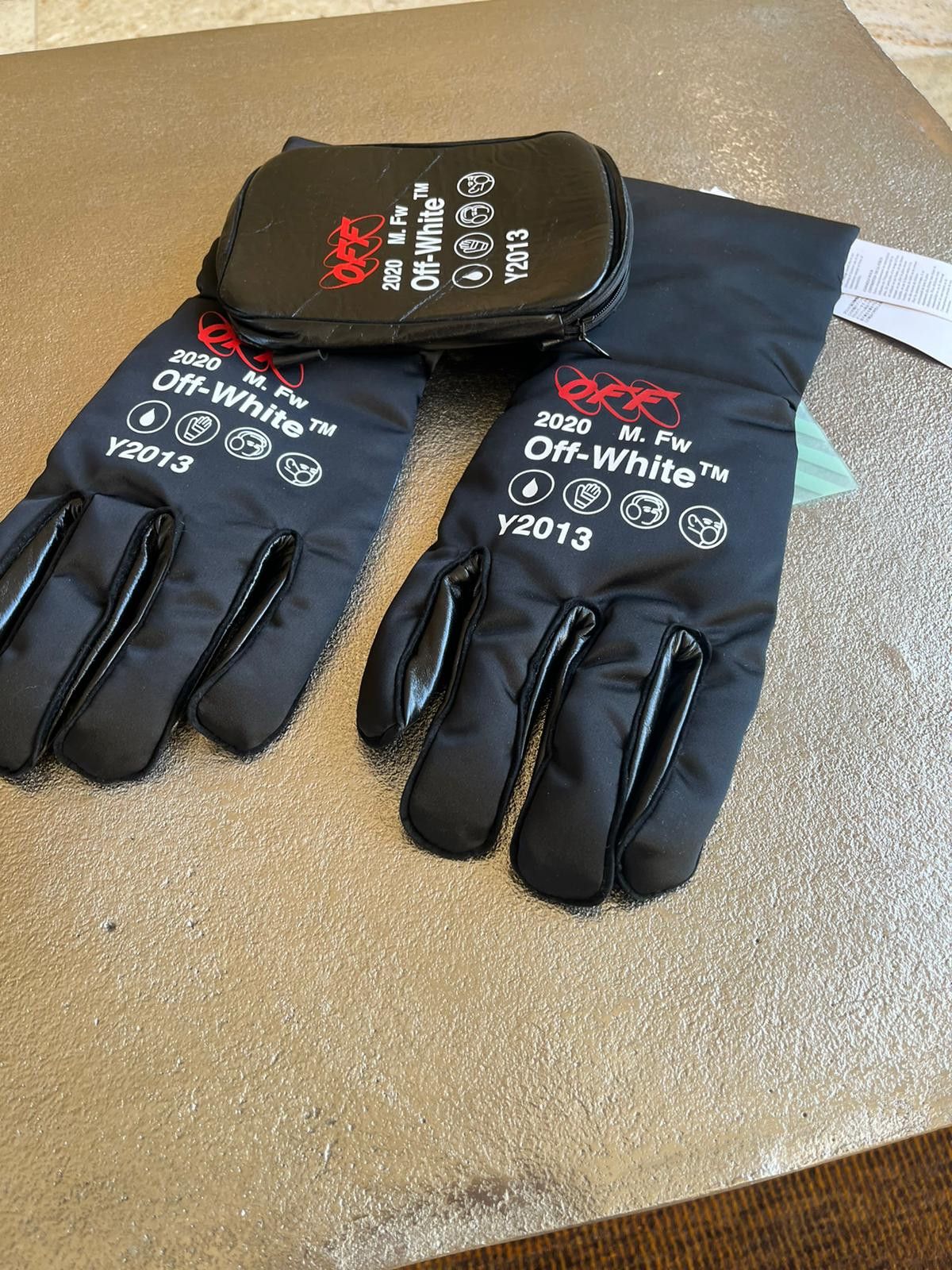 Off-White Leather Pouch Gloves in Black Size ONE SIZE - 2 Thumbnail