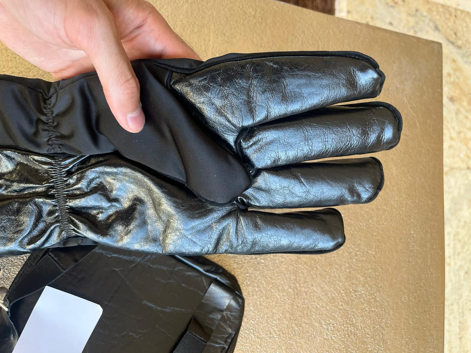 Off-White Leather Pouch Gloves in Black Size ONE SIZE - 11 Thumbnail