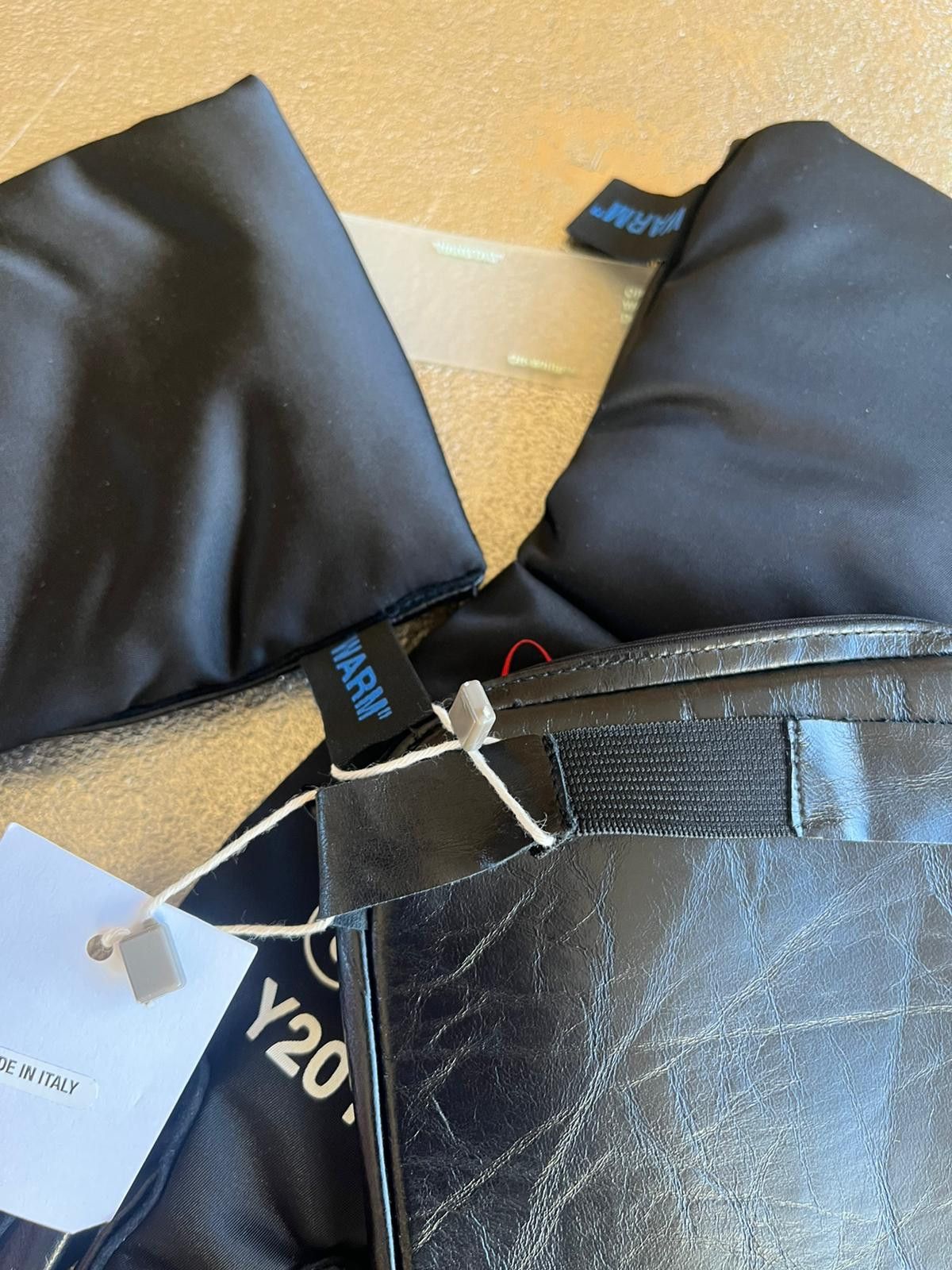 Off-White Leather Pouch Gloves in Black Size ONE SIZE - 8 Thumbnail